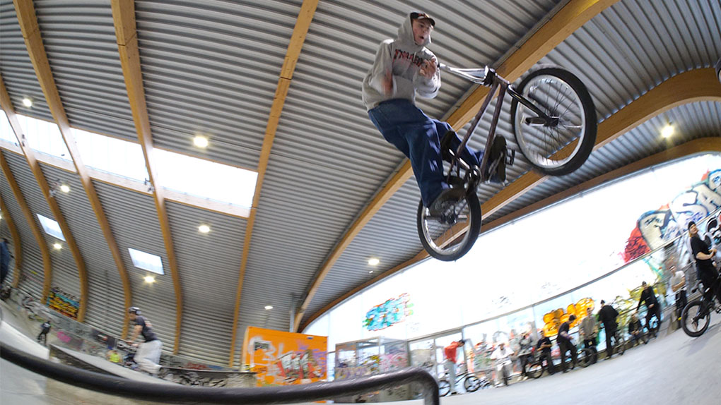 Traditionell findet vor der kunstform Stock Session ein Warm-up im Skatepark Pragfriedhof statt. Hier entlang für die Highlights aus 2025.