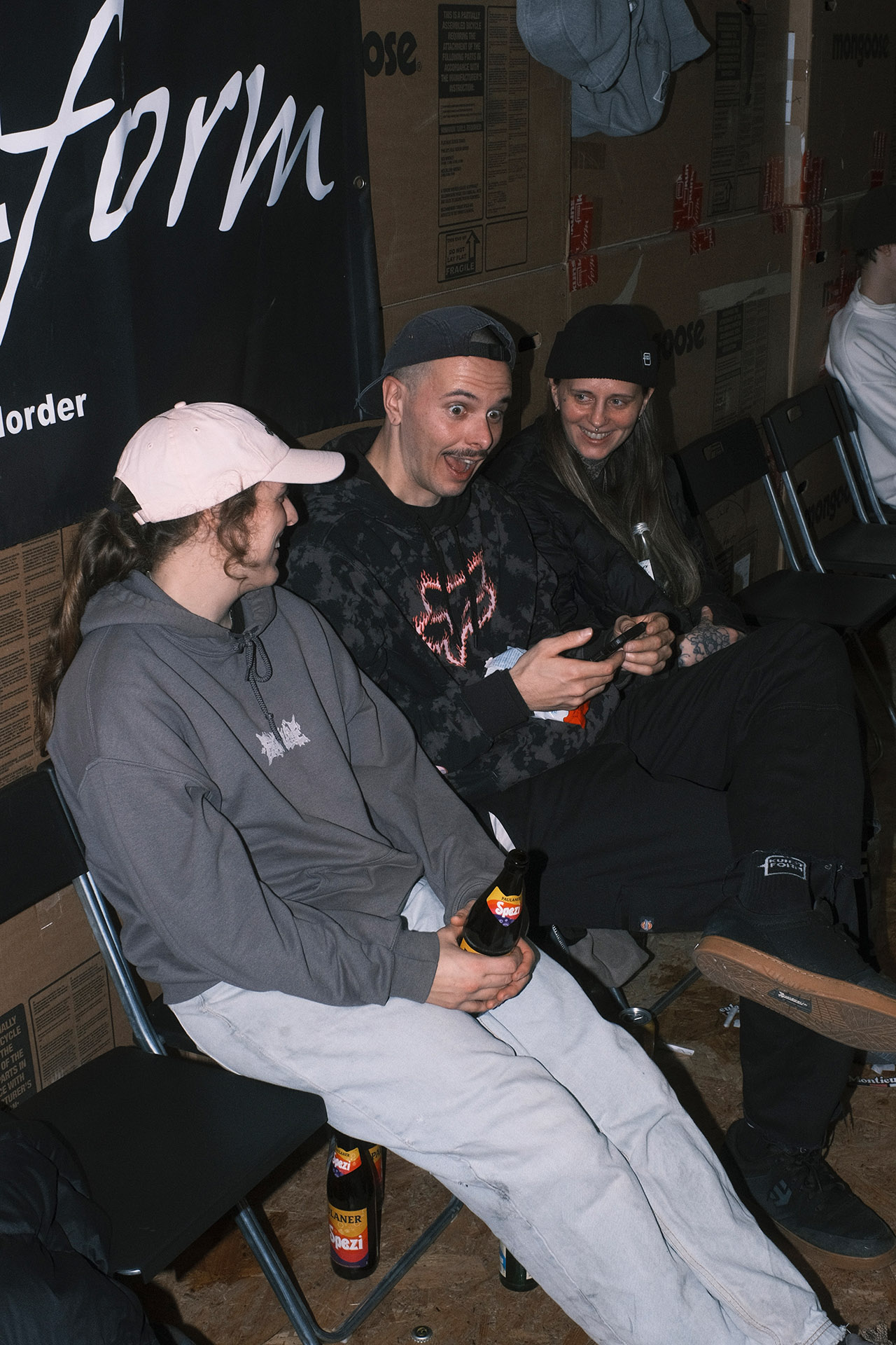 Hat auch nach einem ganzen Tag am Mic noch einiges zu erzählen_ Alleinunterhalter Huddl in seinem Element; Foto: Saki Parlapanis