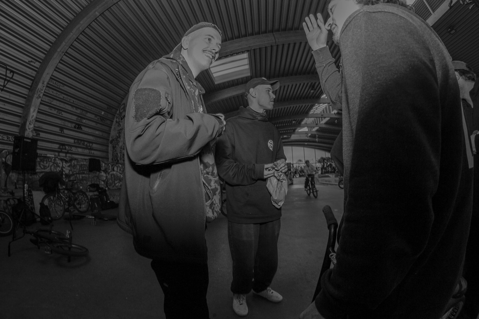 Die Wettkampfsleitung: MC Huddl (links) und Ole Peter (Mitte)