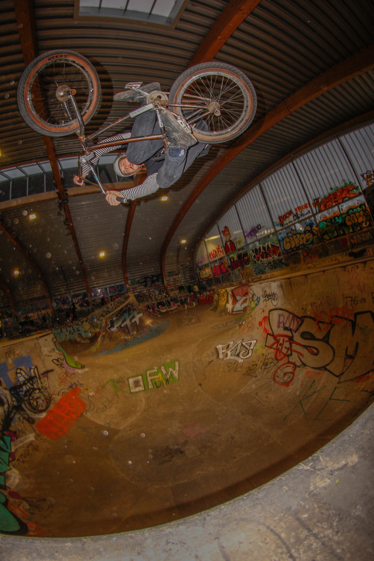 Es wurde nicht nur gegrindet, nein! Konsty Rudobashta gehörte zu der Handvoll Leute, die auch den Bowl bedienten