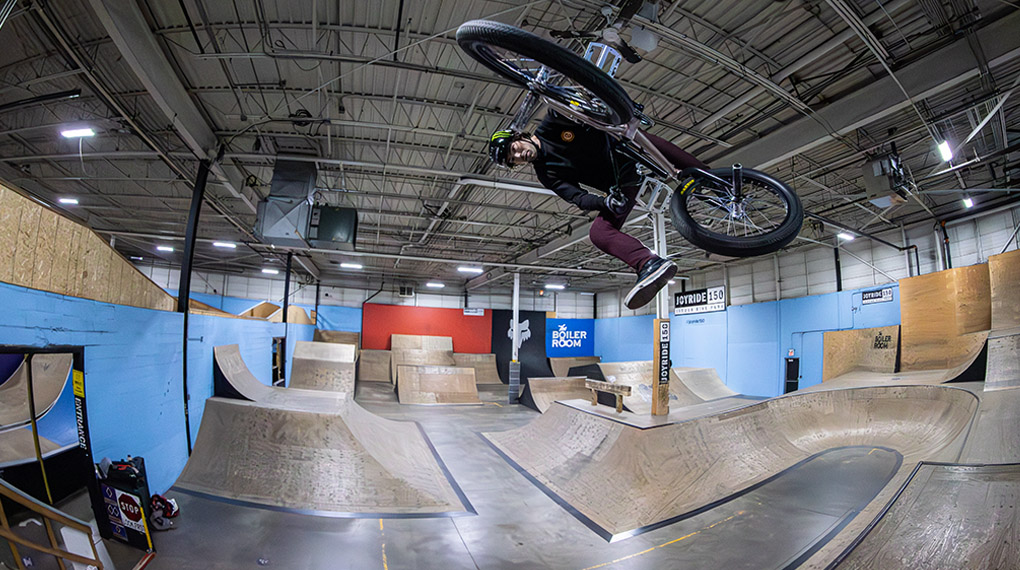 Mike Varga lässt mit "VARGANATOR" die Tradition geisteskranker BMX-Park-Videos voller World Firsts wieder aufleben. Nicht verpassen!