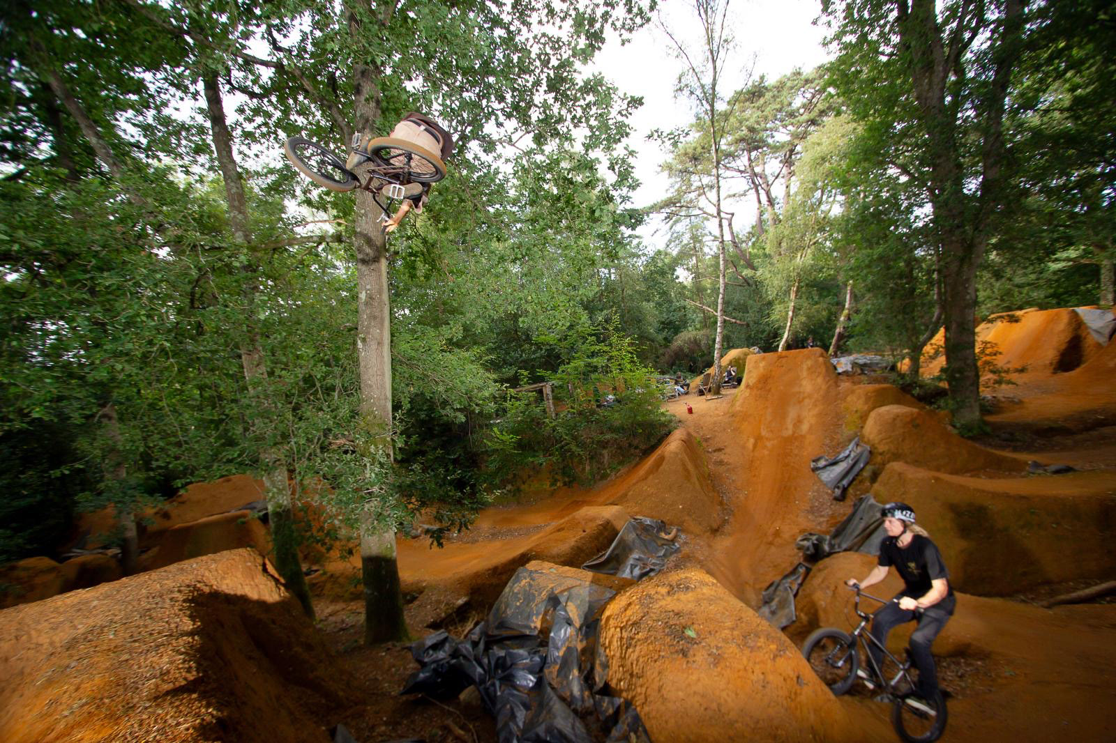 Mischa und Alessandro in Sheet by Jamie Cameron (@shapesinthewoods)