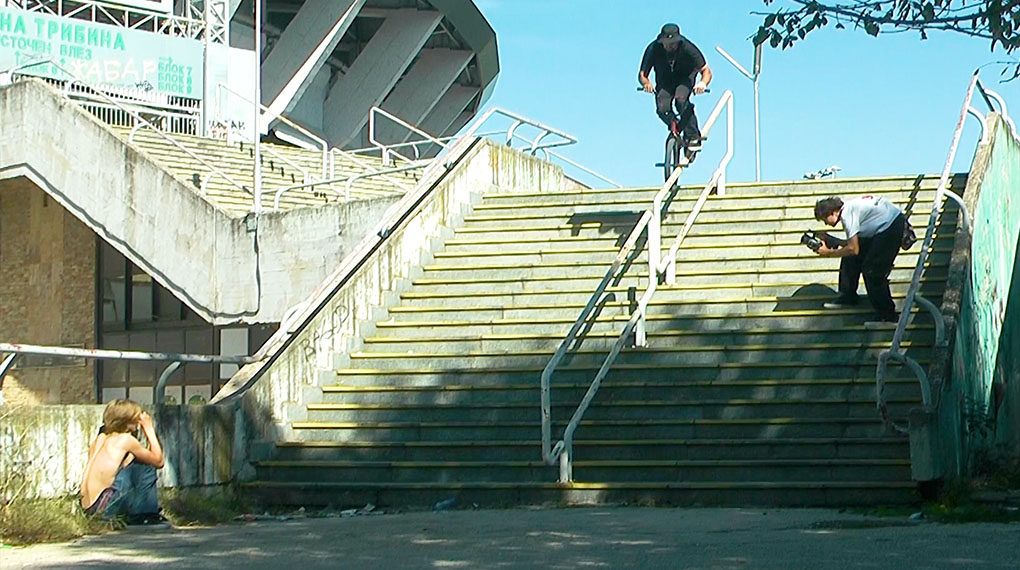 Die Homies von Skilldash haben sich für "Railways" die härtesten Handläufe in Belgrad und Skopje gegeben. Gucken!