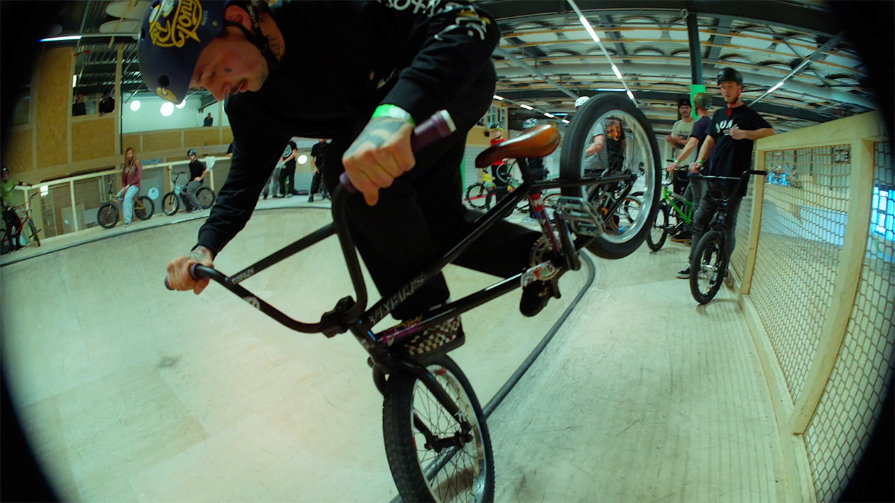 Beim New Year Jam in Basel in ging es gut ab, doch ein Fahrer stach aus der Schar Crossradakkrobaten besonders heraus: Alessio Tonoli.