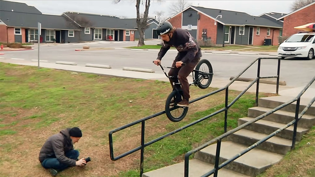 Die Kreativität von Erik Elstran kennt keine Grenzen! In "Get Weeird" widmet sich der Sunday-Fahrer einigen abgefahrenen Rocketvariationen.