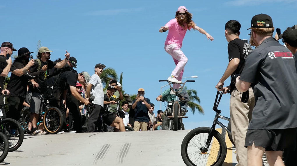 Was einen Streetjam ausmacht, ist schwierig zu beschreiben. Die "CHAOS"-Doku von Peter Adam probiert es trotzdem – mit Erfolg!