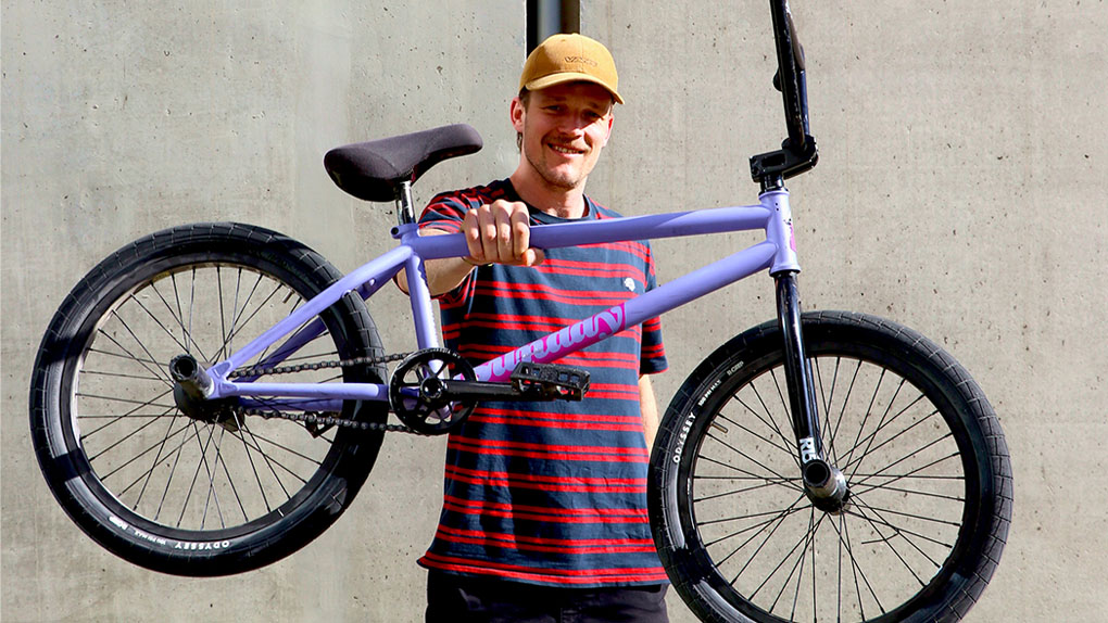 Fabian Bongers hat bei SIBMX von Tempered zu Sunday Bikes und Odyssey BMX gewechselt. Wir haben uns mal seinen neuen Wagen vorgeknöpft.