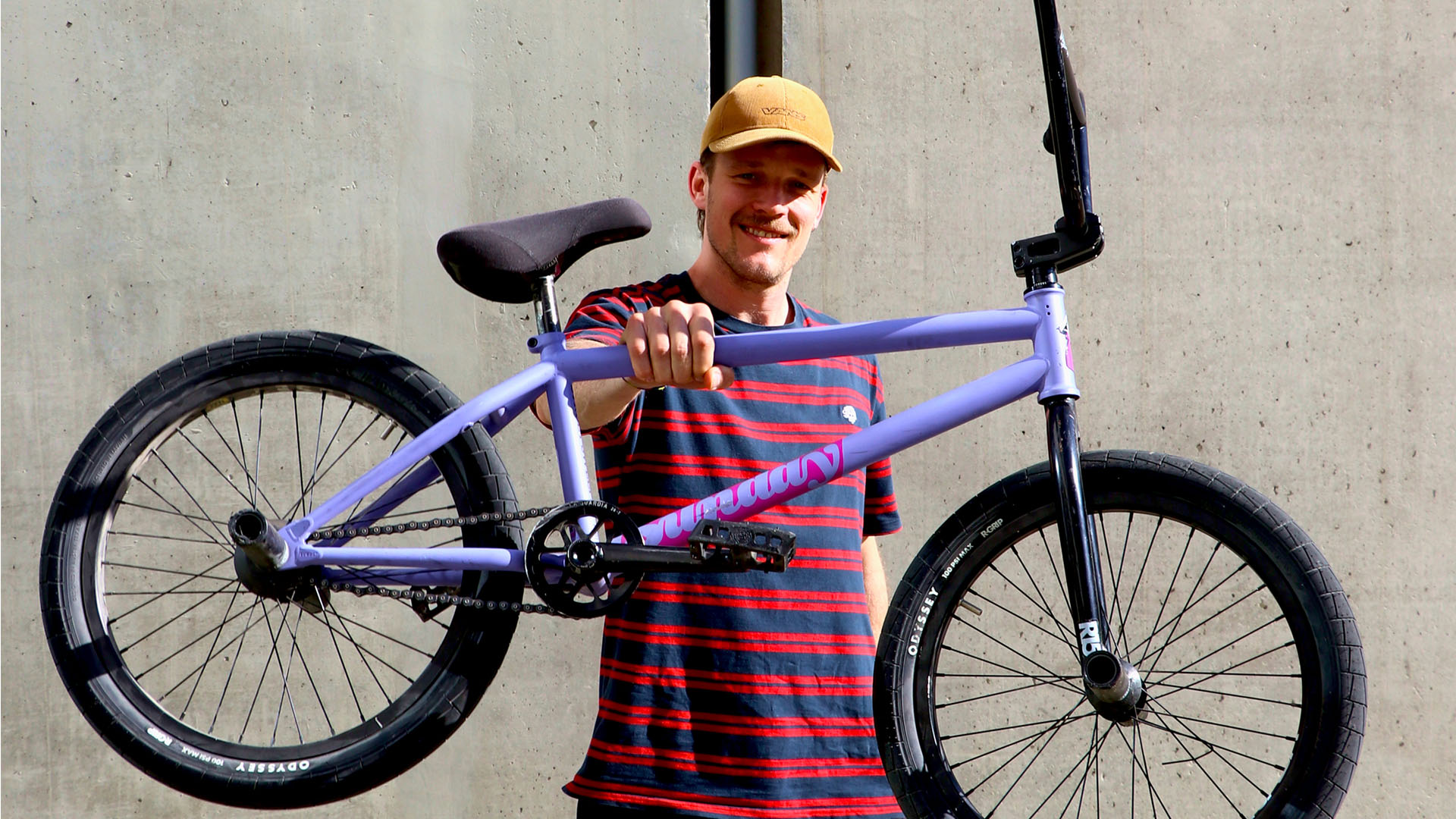 Fabian Bongers hat bei SIBMX von Tempered zu Sunday Bikes und Odyssey BMX gewechselt. Wir haben uns mal seinen neuen Wagen vorgeknöpft.