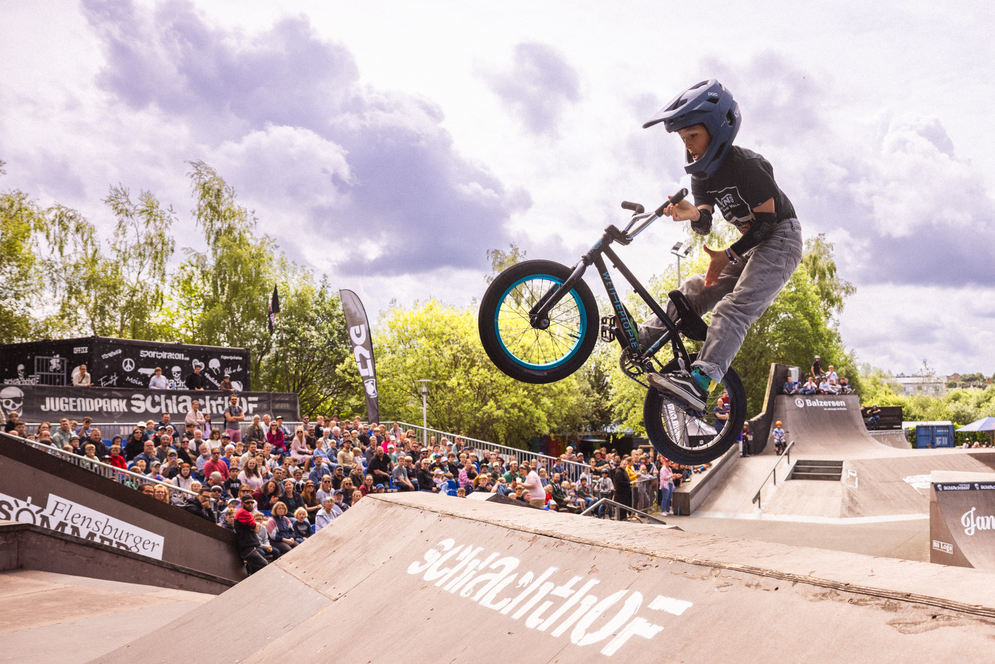 Toll! Beim Butcher Jam sind die Ränge bei den Anfänger:innen und Amateur:innen genauso voll wie bei den Pros