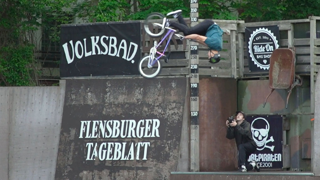 Alec Danelutti, Miller Temple und Konsorten haben während des BMX Park Best Tricks auf dem Butcher Jam 2025 kräftig am Gashahn gedreht haben.