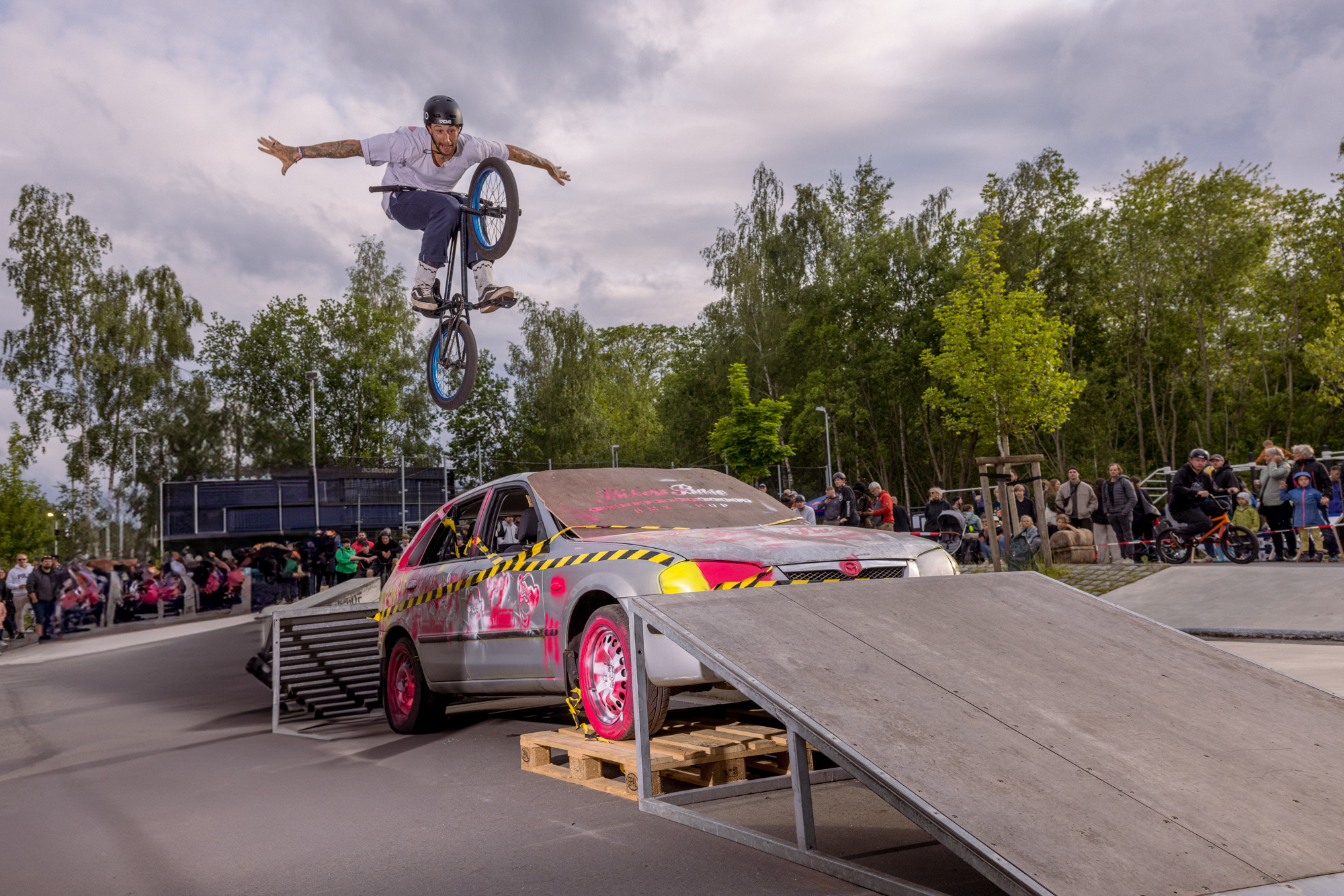 Felix, die Zweite. Der Typ geht seit mehr als 20 Jahren übertrieben ab, Legende!