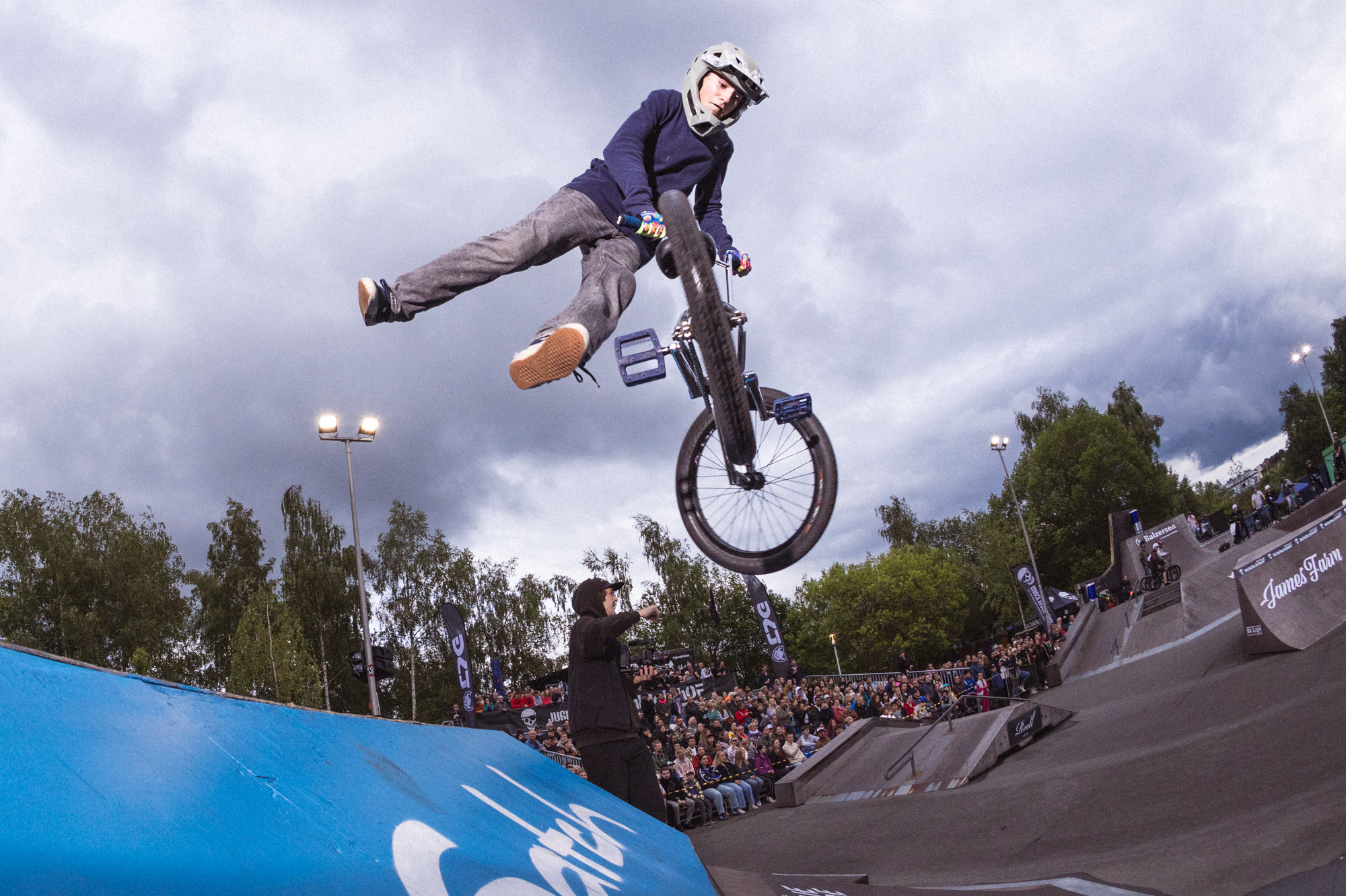 Felix Schraml ist erst 13 Jahre alt, geht aber schon ab wie ein Großer. 360 Whip am Step-up