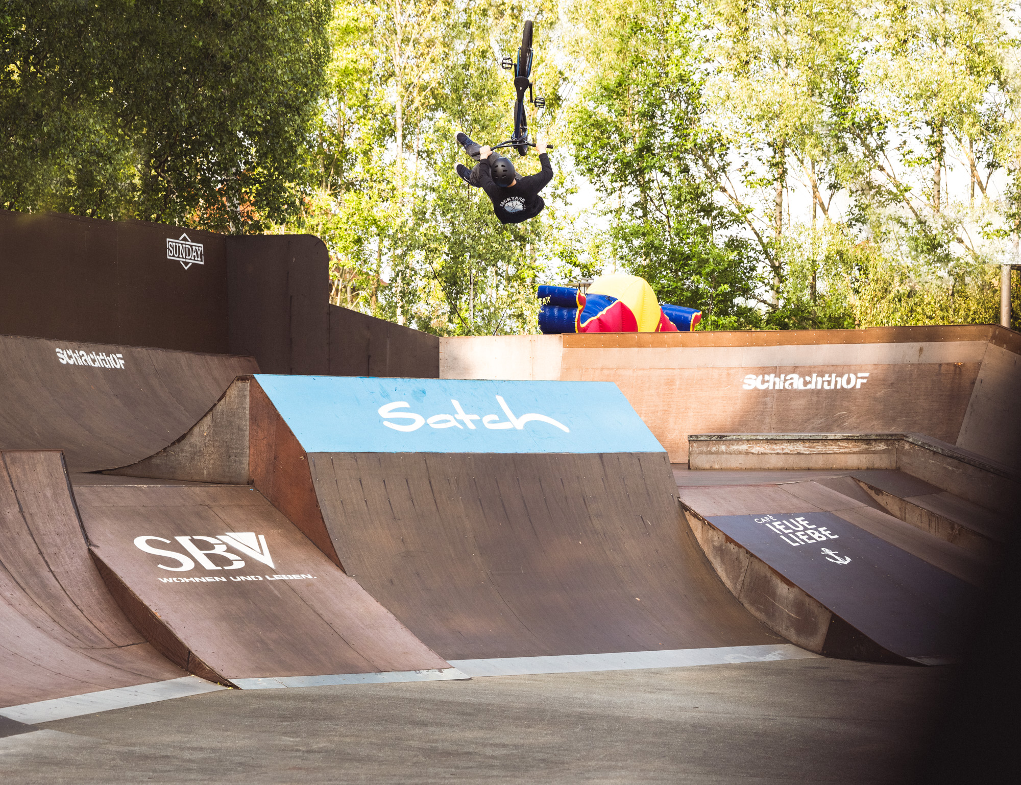 Da hat Finn Lismann während des Best-Trick-Contests doch einfach nen Helicopter auf die Landung des Step-ups gezimmert. Respekt!