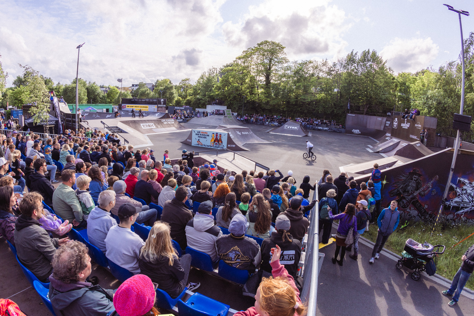 Auf dem Butcher Jam 2025 gab es trotz Regen wieder die geballte Ladung BMX-Action. Hier sind ein Schwung toller Fotos und die Ergebnisse.