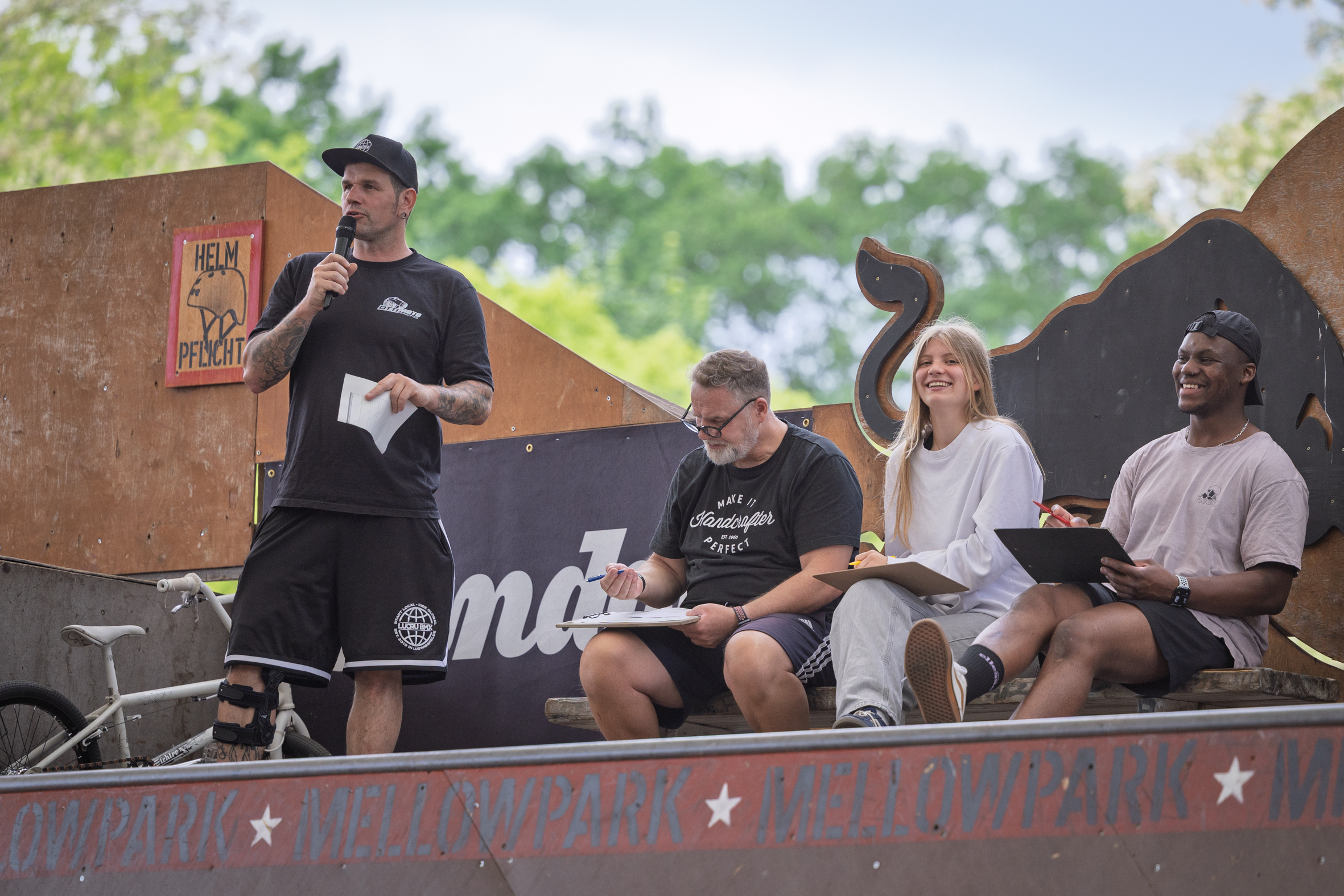 Your tax dollars at work: Die Jury war auf einem Judginglehrgang in Magdeburg frisch durchgeschult worden