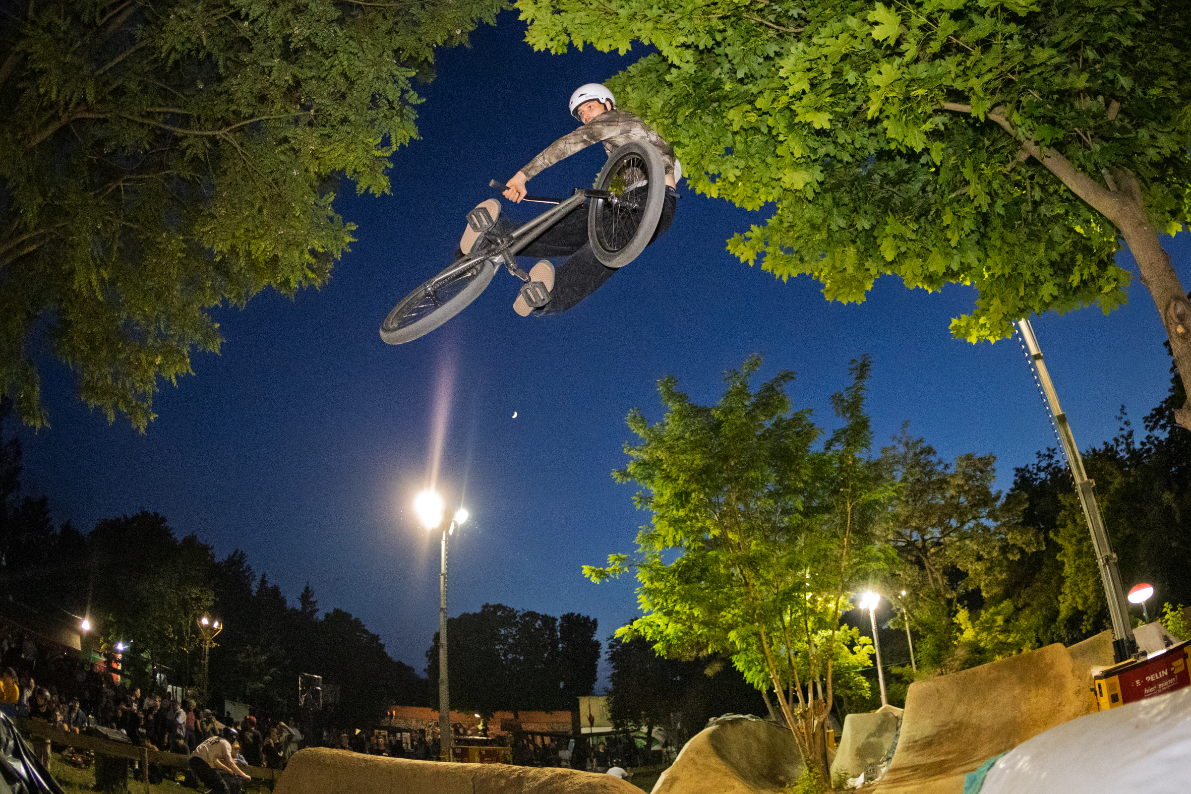 Jetzt fährt der auch noch Trails! Jan Bisanz passt einfach in keine Schublade. Verdammt!