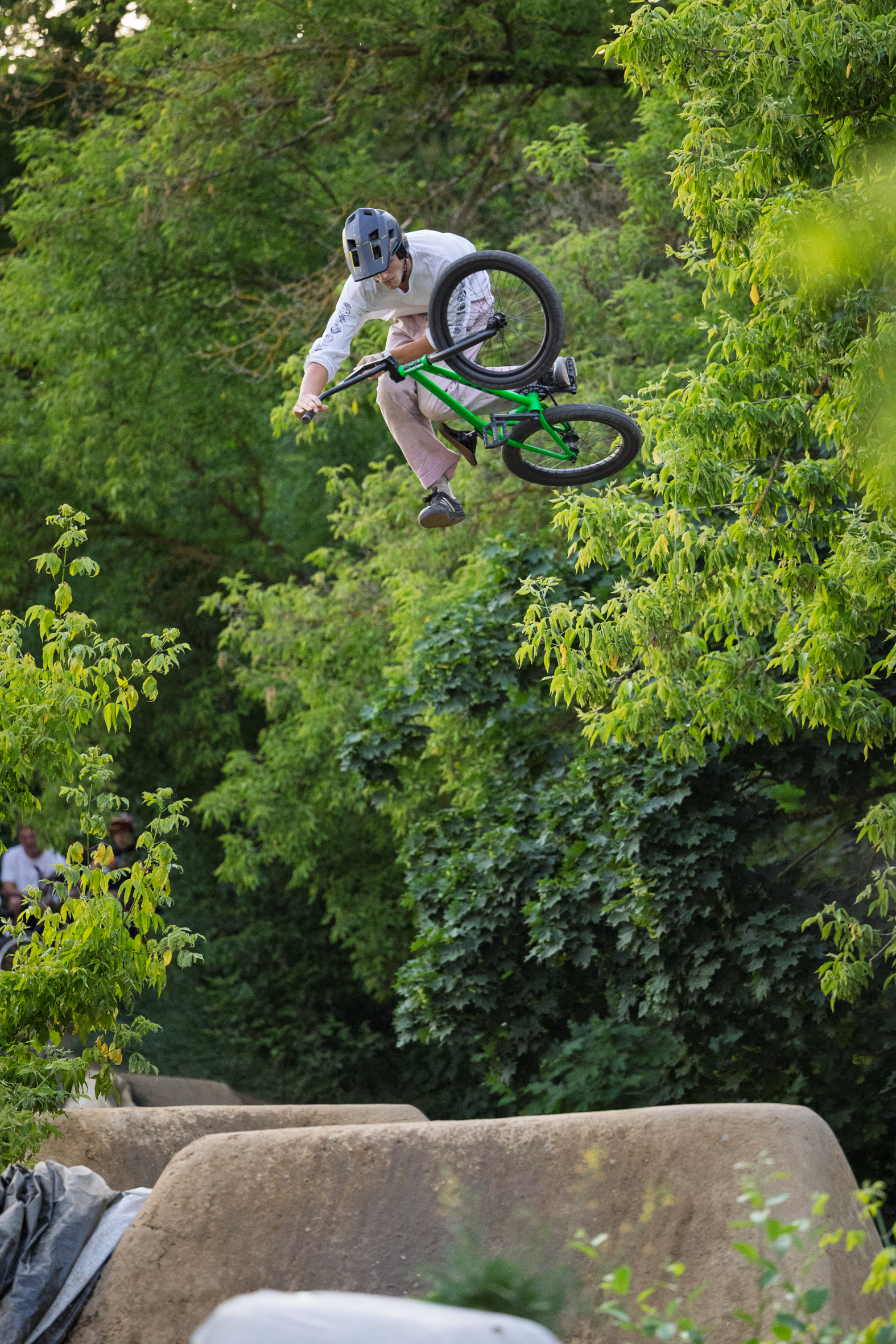 Jan Lemke erkennt man immer daran, dass er höher als alle anderen springt (Paul Thölen vielleicht einmal ausgenommen)