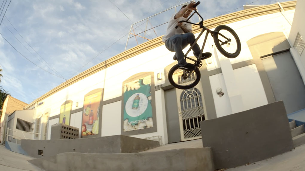 Josue Castillo und seine Homies haben unter schweißtreibenden Bedingungen für Luka Bikes die Straßen von Torreon (Mexiko) unsicher gemacht.