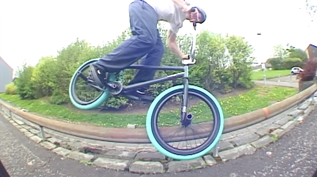 Nachdem der BSD-Fahrer Alex Donnachie mehrfach Glasgow durchgespielt hat, nimmt er sich jetzt die umliegenden Ortschaften vor.