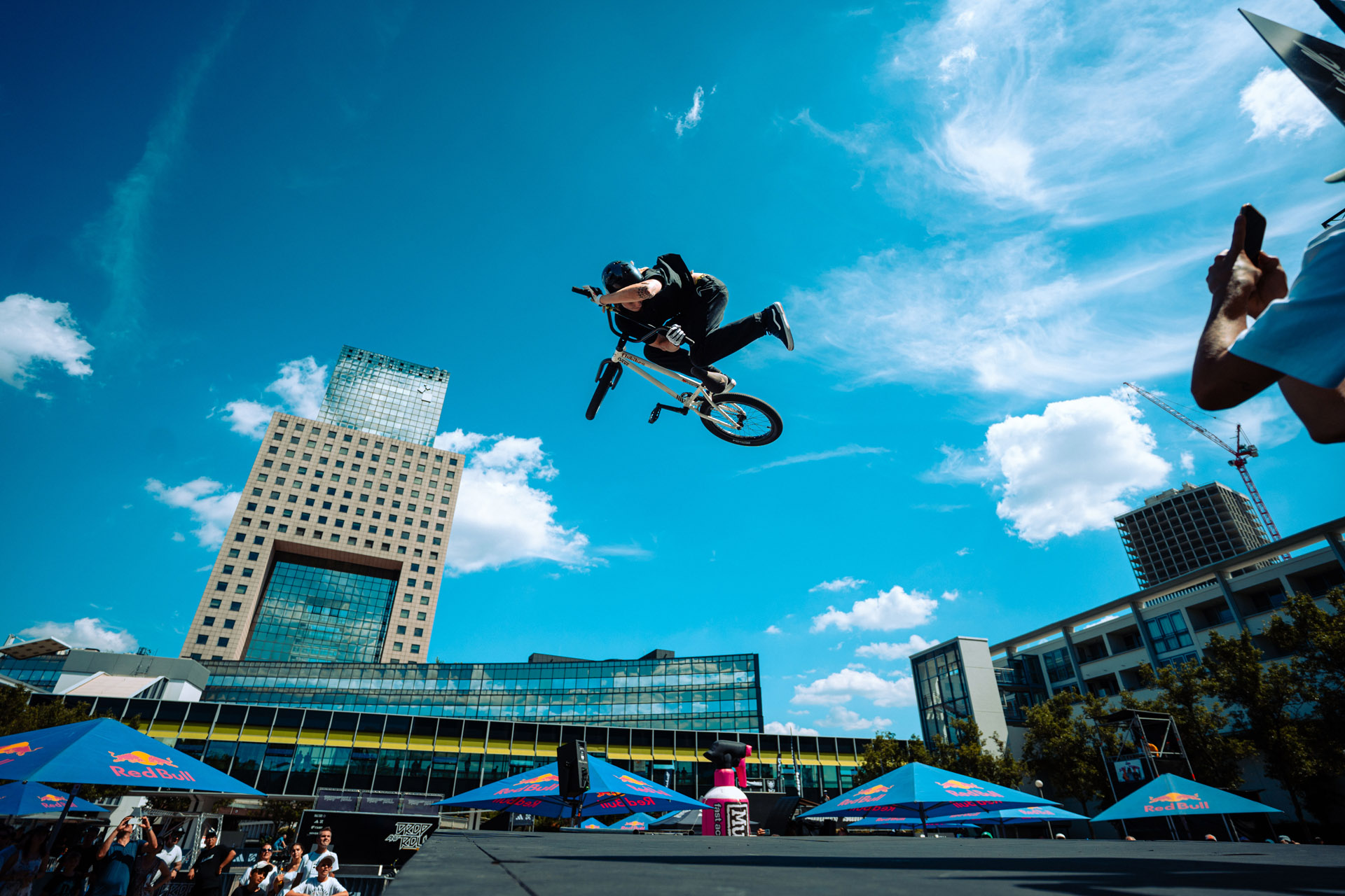Josh Dove gibt den Houdini; Foto: Benjamin Härer/Red Bull Content Pool