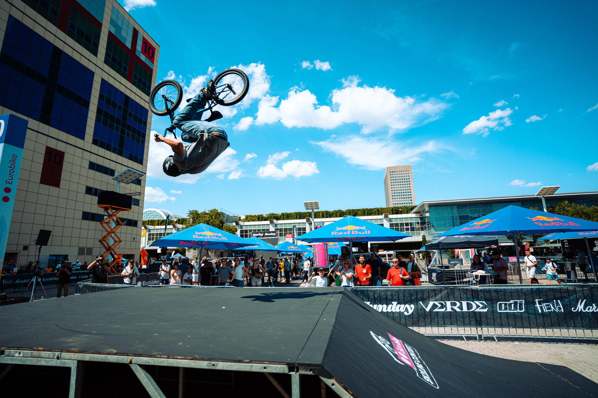 Two for two: Levi Weidmann holte mit Tricks wie diesem Fronty über die Long and Low wie schon im Vorjahr Platz 3