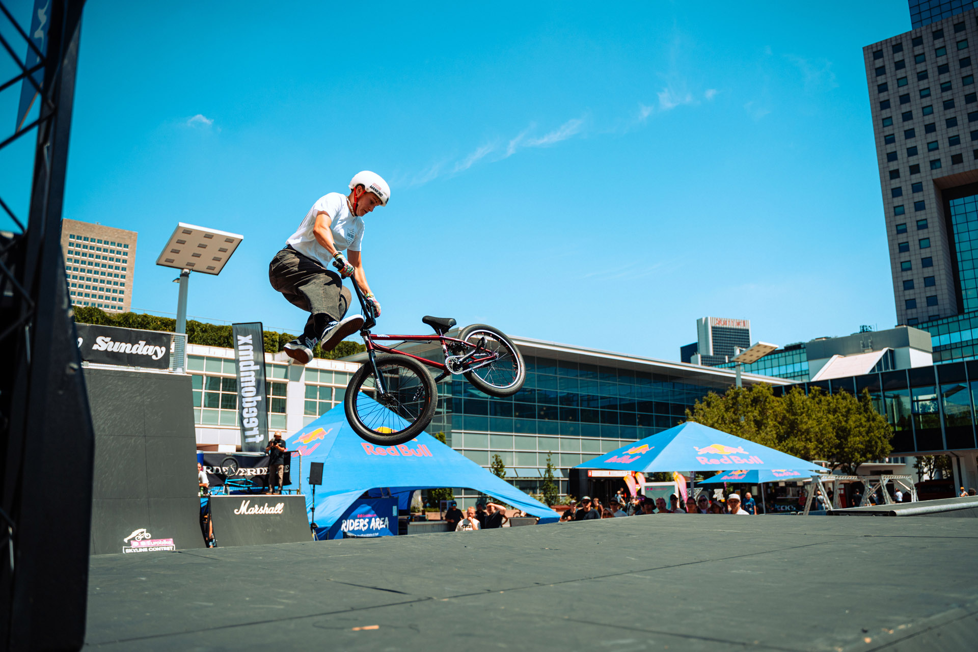 Die Entwicklungskurve von Frauen-BMX zeigt steil nach oben! Vergangenes Jahr hat Lillyana Seidler noch mit einem Tailwhip to Tailtap den Best Trick der Damen gewonnen, dieses Jahr drehte sie den Trick einfach so in ihren Runs an