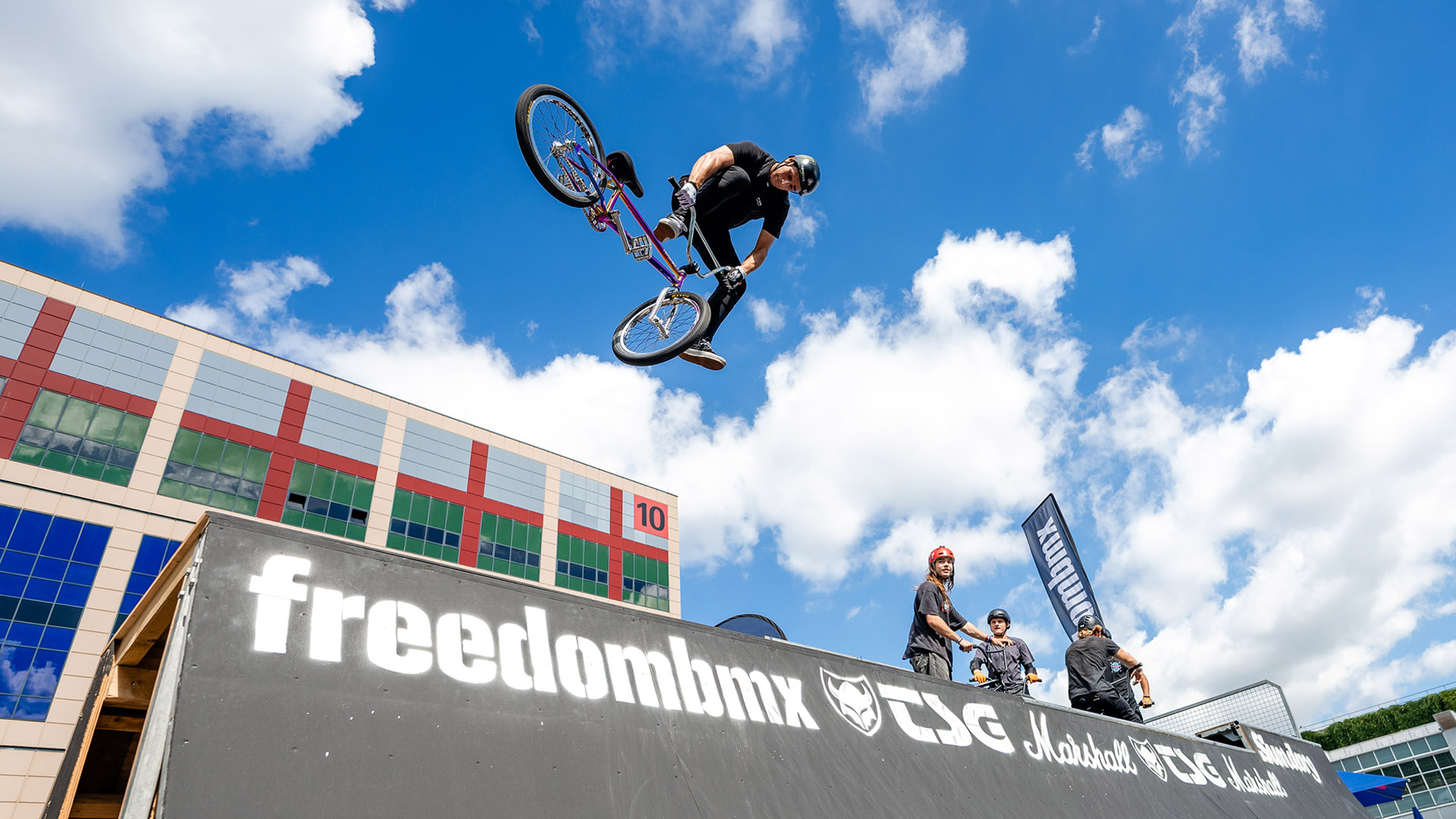 Was für eine Hitzeschlacht: Auf dem EUROBIKE Skyline BMX Contest in Frankfurt ging es in diesem Jahr heißer her denn je!