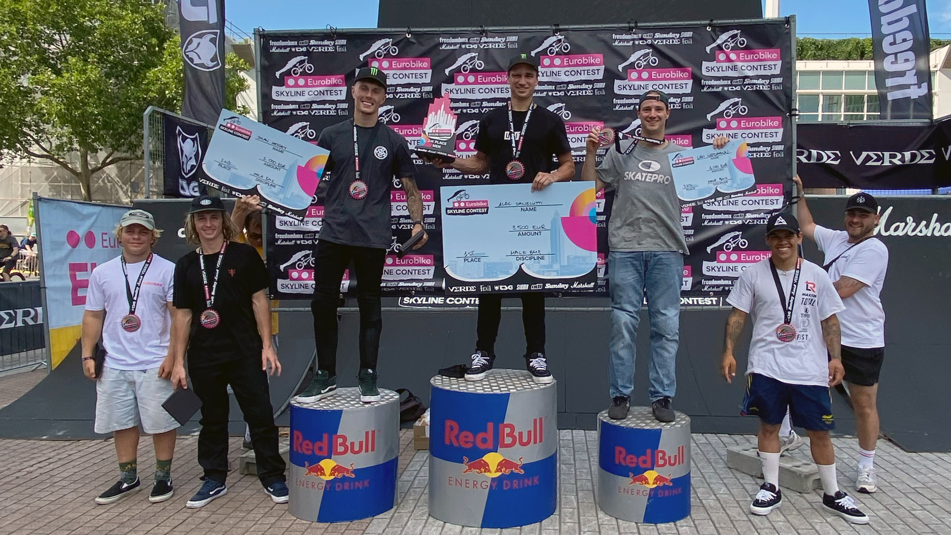 Hier entlang für die kompletten Ergebnisse des EUROBIKE Skyline BMX Contest 2025 aus dem Glutofen der Messe Frankfurt.