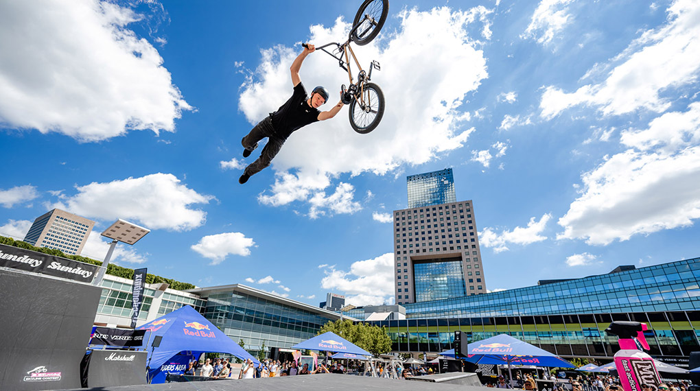 Was für eine Hitzeschlacht: Auf dem EUROBIKE Skyline BMX Contest in Frankfurt ging es in diesem Jahr heißer her denn je!
