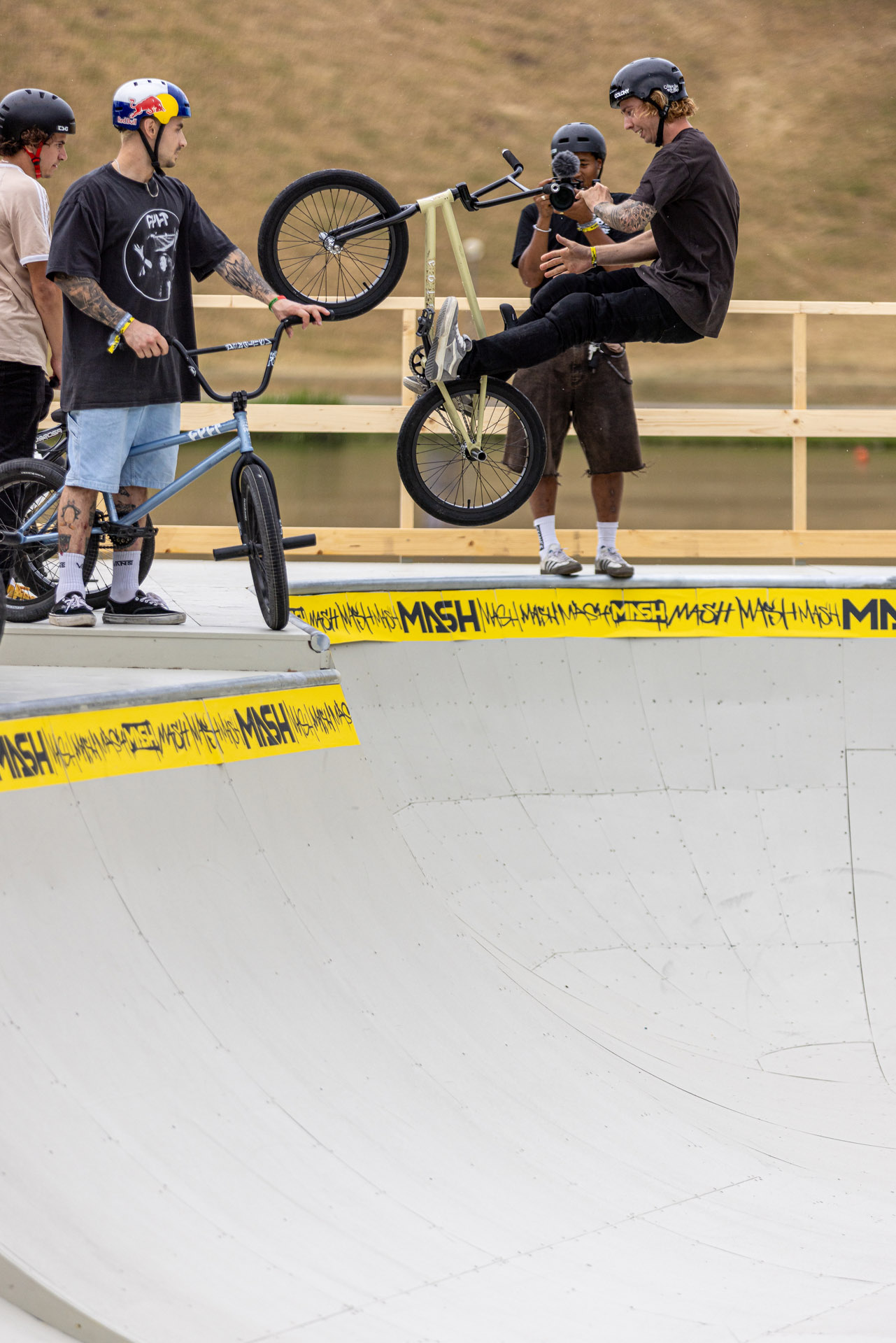 Bar to Fakie von Dean, entweder mehrfach, oder als Anfang einer unverschämten Techcombo