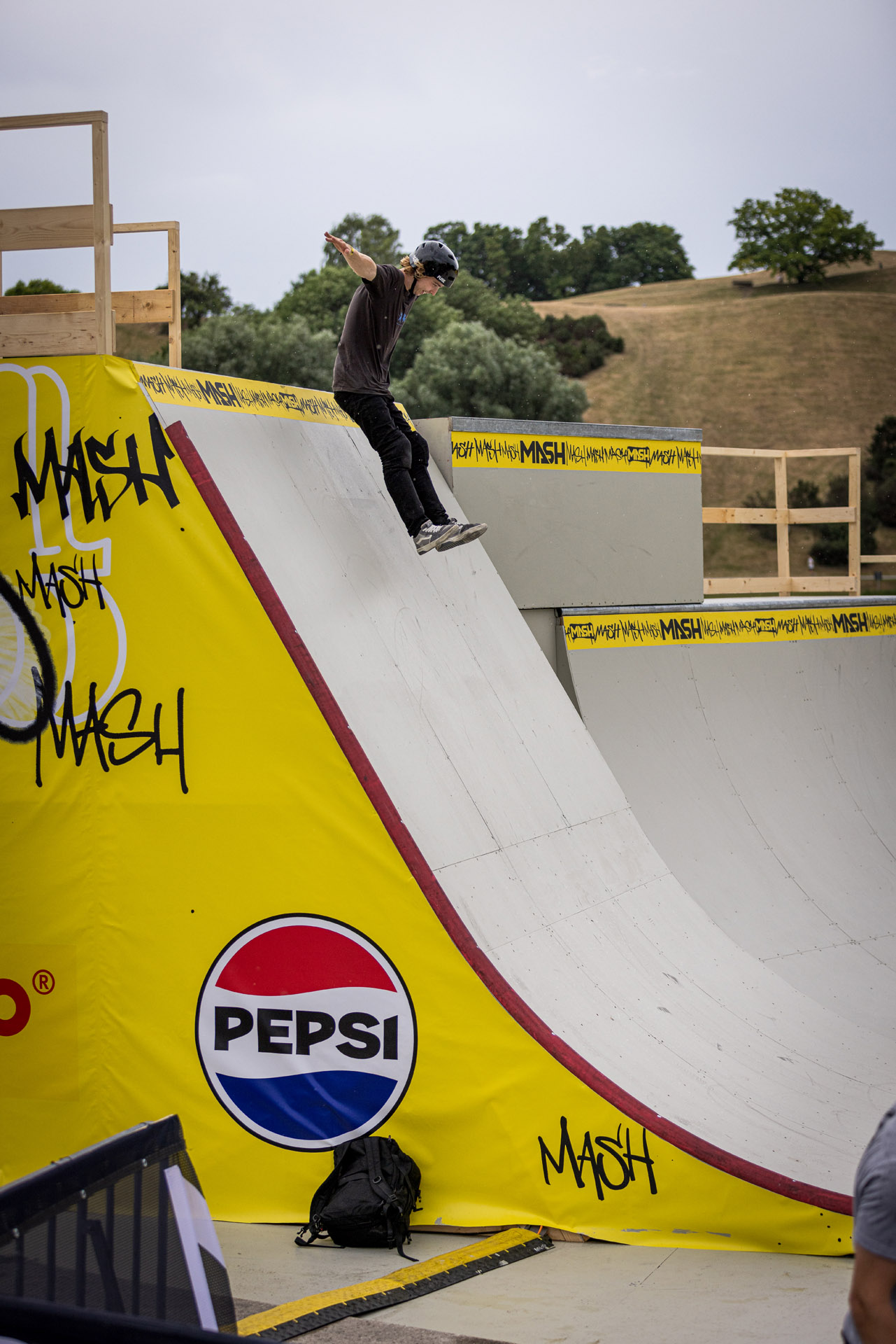 Dean und wie alle Kids unter 8 Jahren einen Skatepark sehen