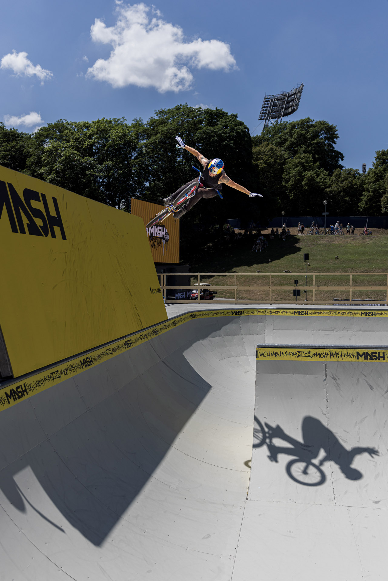 Wenn Marin Rantes nicht gerade als BMX-Trainer in China arbeitet, findet man ihn nicht selten auf dem Siegertreppchen internationaler Contests wieder. So auch in München. Transfer Nohander.