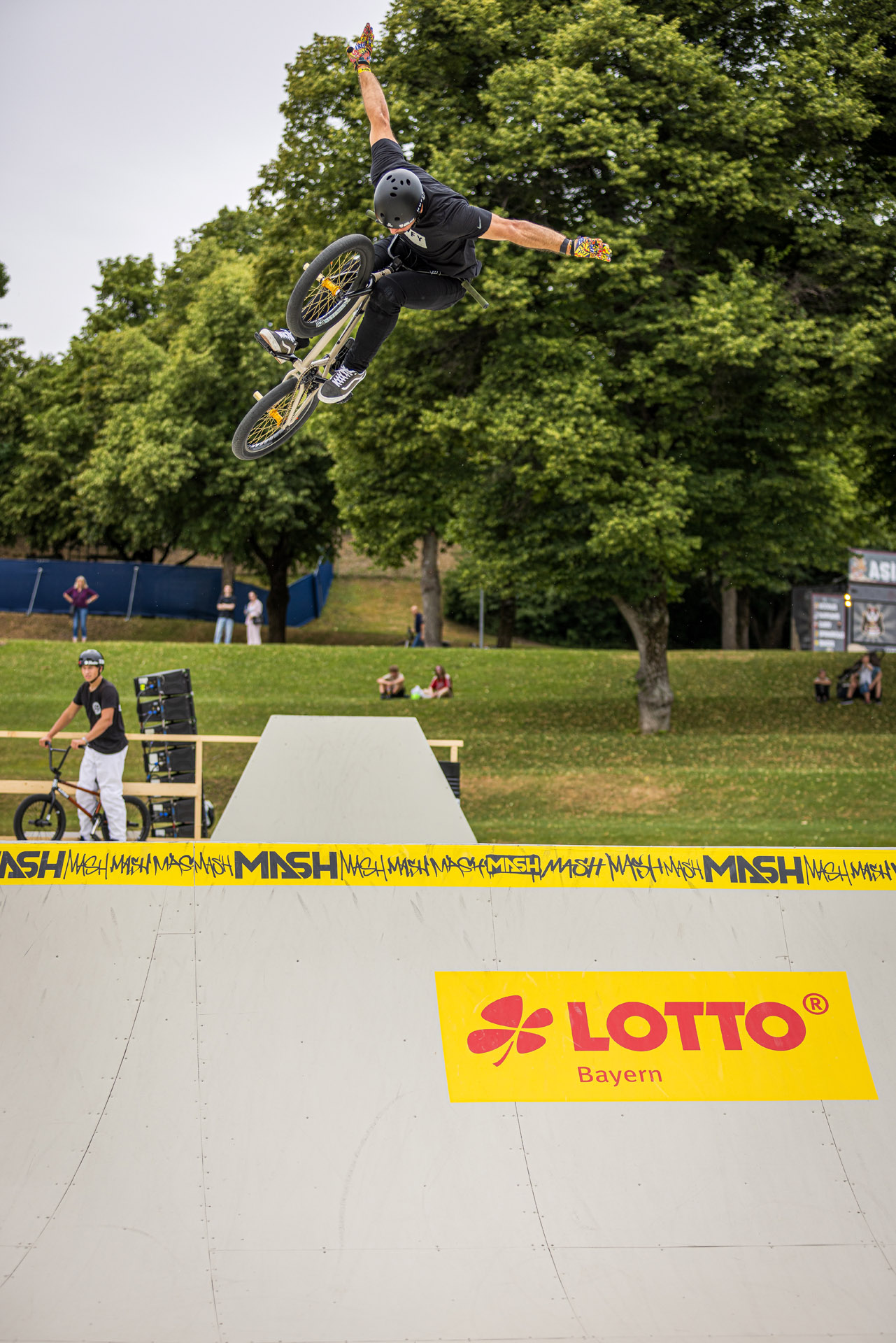 Nick Bruce fügt dem schönen Buch "So und nicht anders" ein weiteres Kapitel hinzu