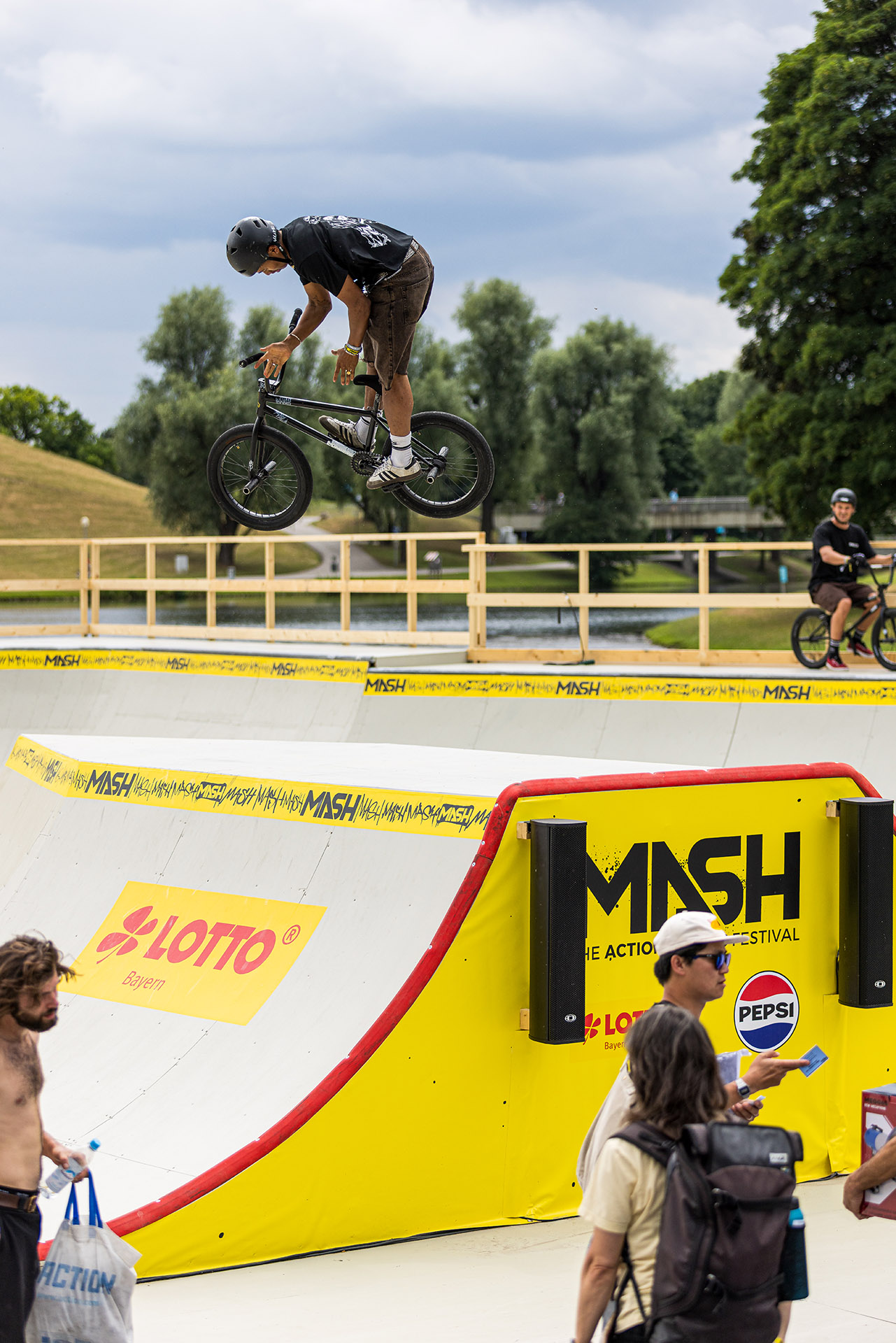 Sikharin Supanmart, Truck (wahrscheinlich zwei- oder dreifach)