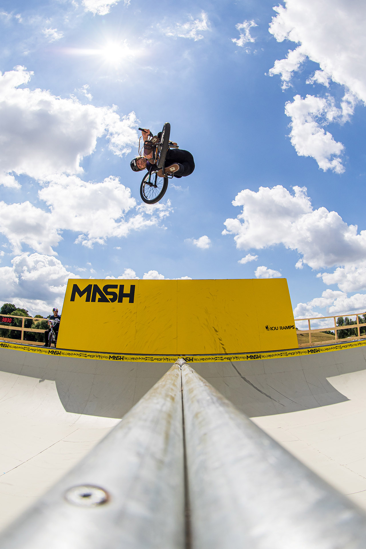 Mal davon abgesehen, dass er gefühlt alles auf beide Seiten kann