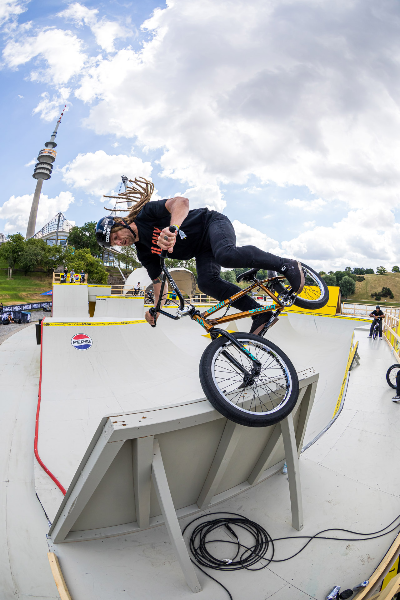 Tom Justice, Overtooth, wo man so was nicht machen sollte!