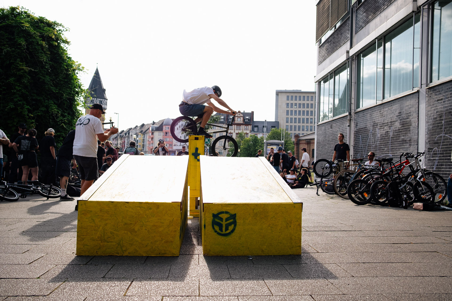 Feeble Smith Hardy hört sich jetzt nach einem Standardmanöver an – bis man sieht, an was für einem Obstacle Eddie Baum diese Combo gemacht hat
