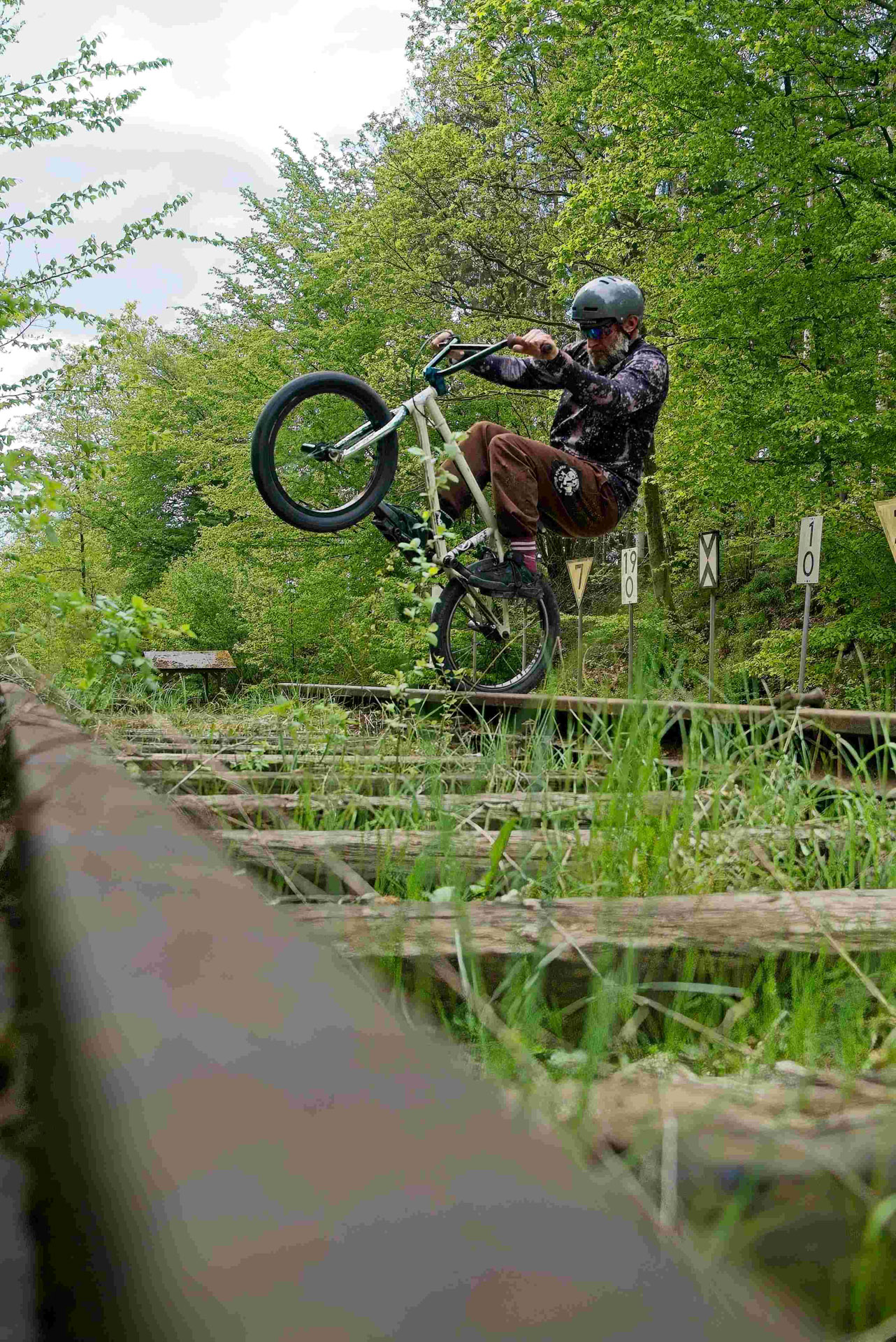 Der Sauerland-Radring verläuft teils entlang einer ehemaligen Eisenbahntrasse und die entsprechende Deko lässt sich gut anderweitig nutzen