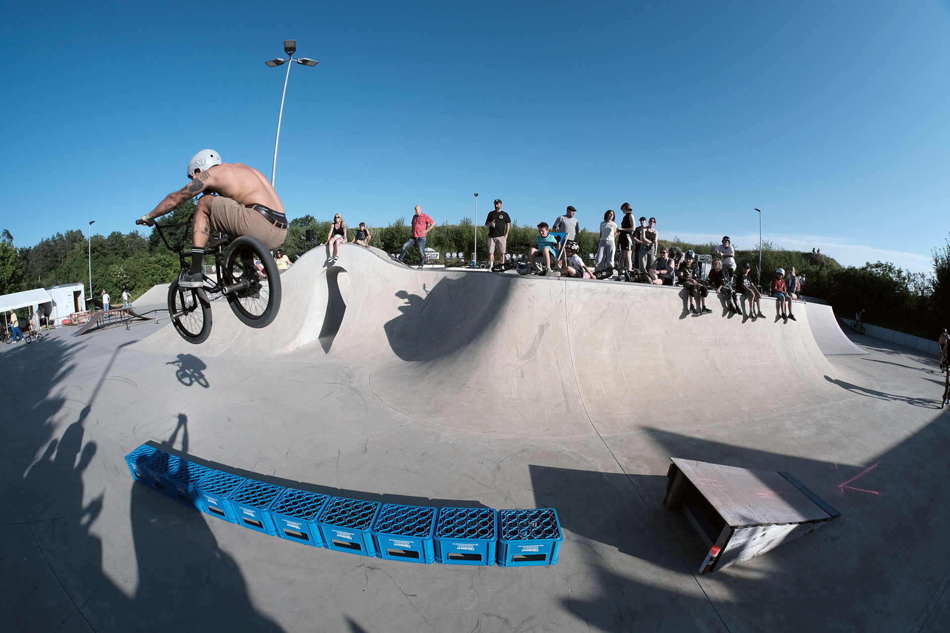 Wie man in unserer Fotogallery sehen kann, wurde auch 2025 beim Strawberry Jam im Skatepark Lohhof der Spaß an der Sache groß geschrieben.