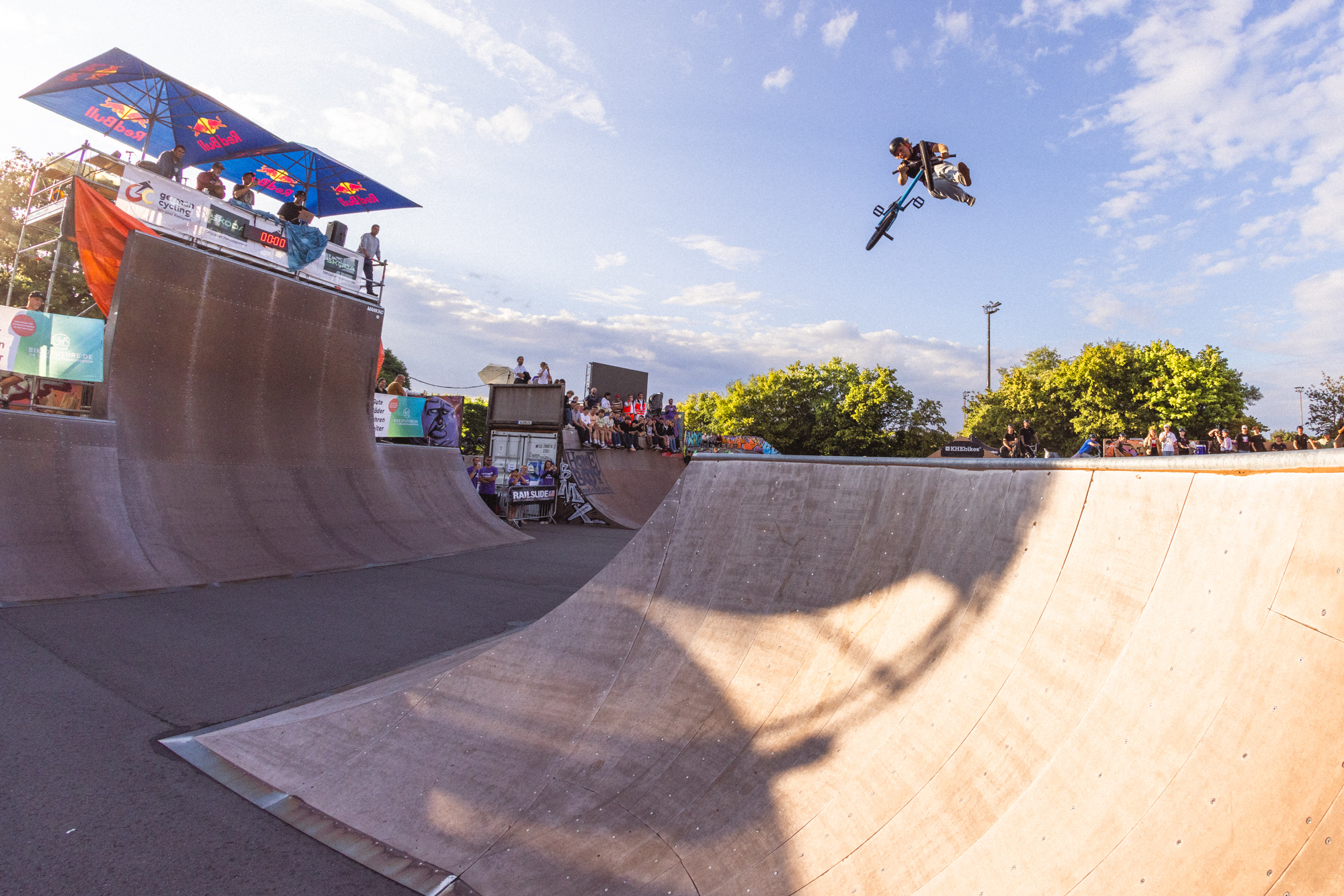 Philipp Muth fährt immer komplett mit der Faust im Gesicht