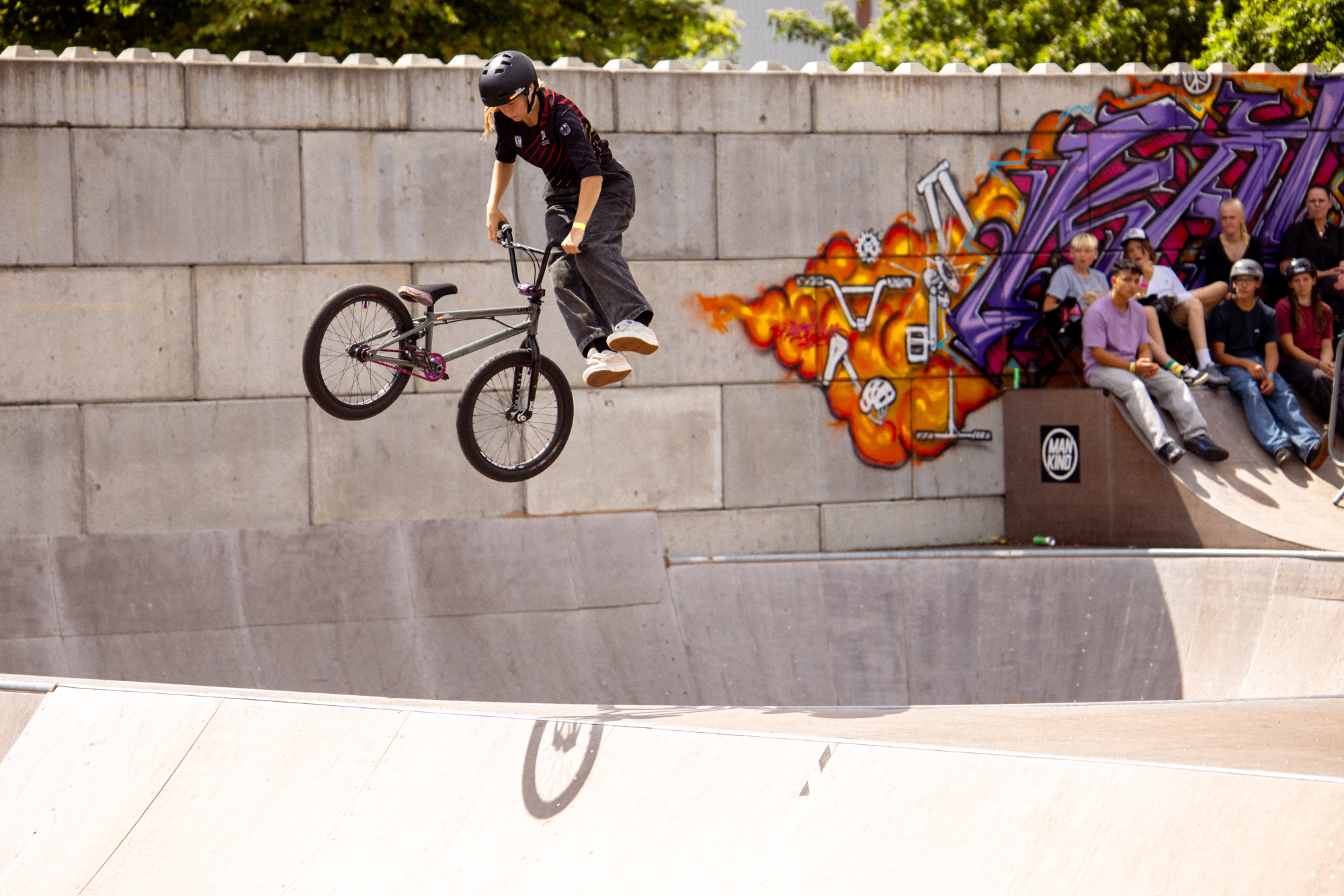 Lisa Wenisch hat in letzter Zeit unglaubliche Fortschritte gemacht! Whip über die Spine