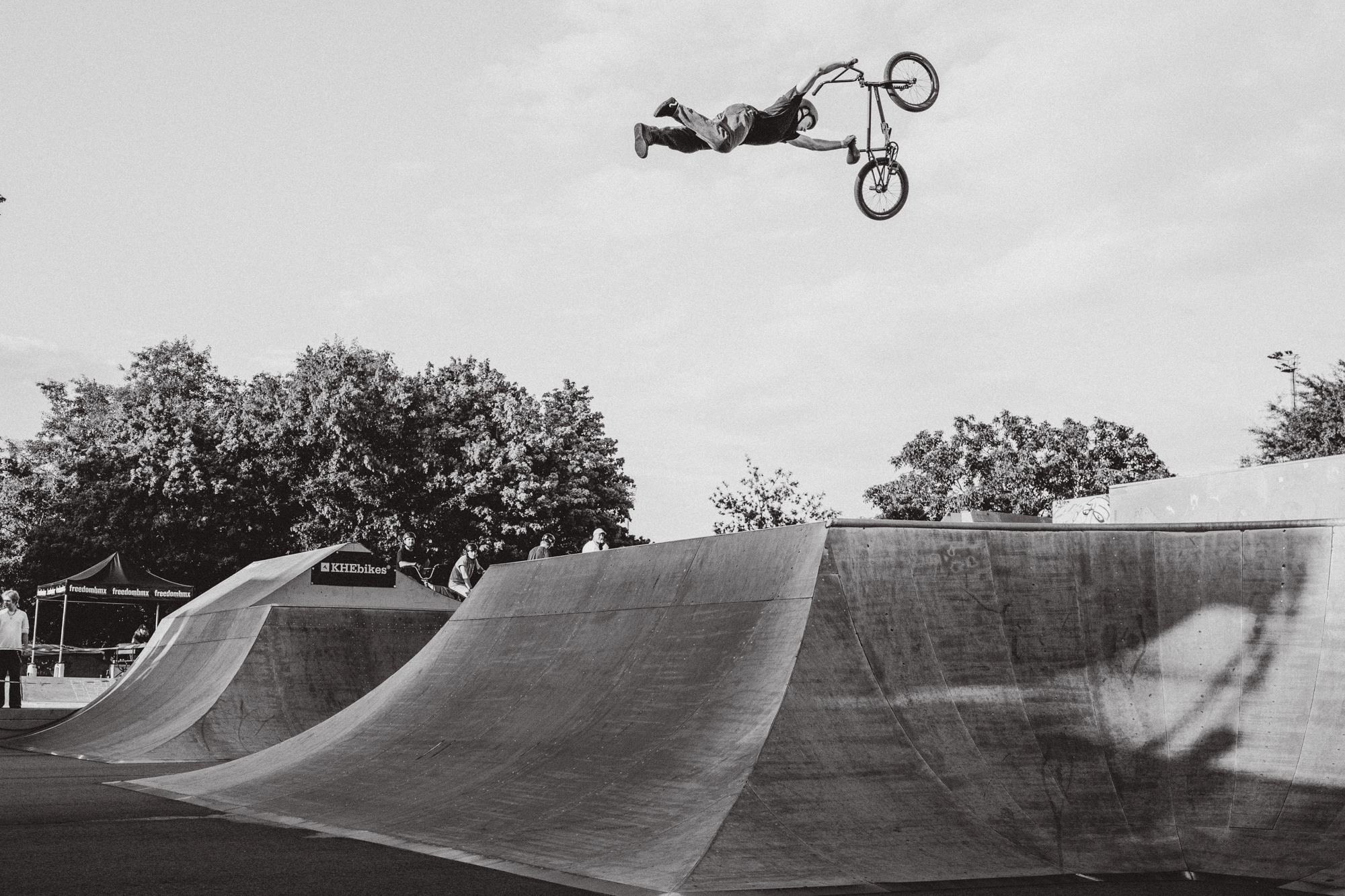 Max Martin Groß musste das Finale leider aussitzen, weil er sich verletzt hatte. Hier sehen wir in besseren Zeiten, also wahrscheinlich am Tag zuvor, mit einem formvollendeten Superman Seatgrab