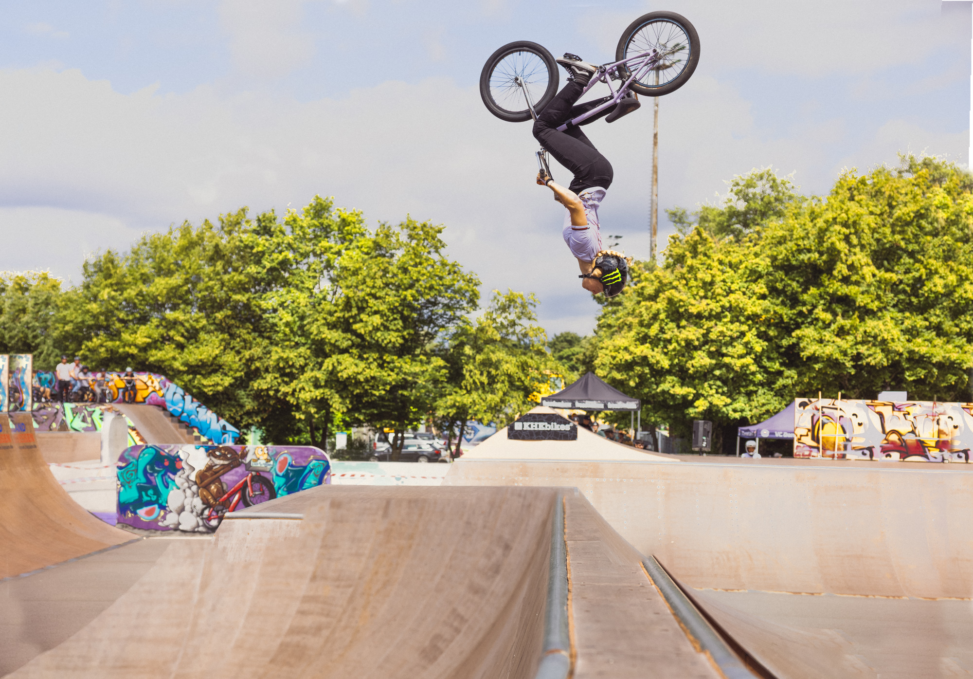 Nicht lang schnacken, Kopp in Nacken! Kim Lea Müller, Backflip über die Spine, in den sie in ihrem zweiten Run noch einen Can Can einbaute