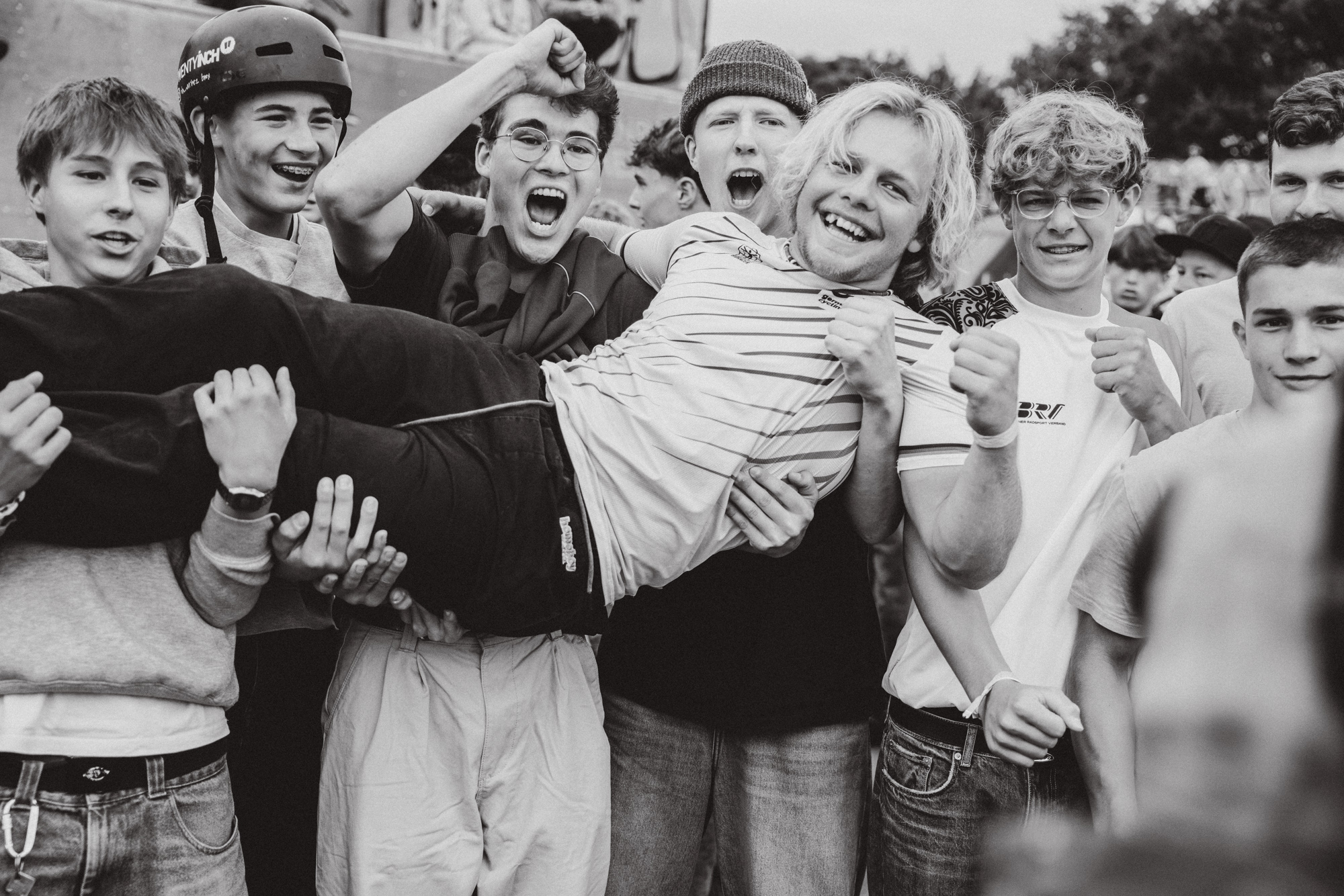 Und im Kreis seiner Liebsten. Herzlichen Glückwunsch zum Titel!