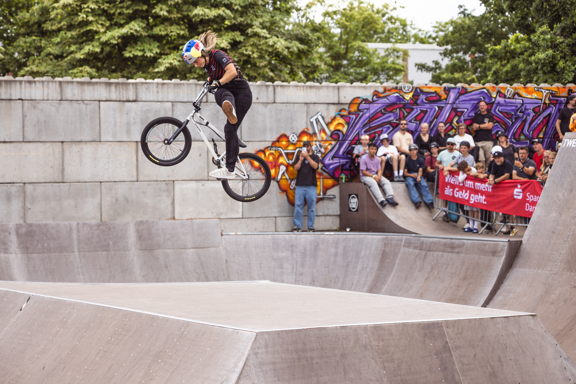 Lara Lessmann mit ihrem Signaturetrick