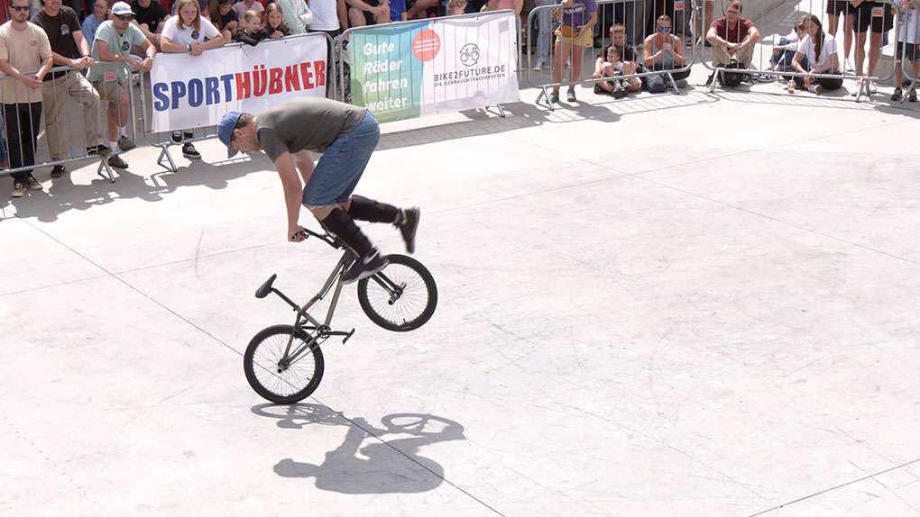 Hier entlang für die Highlights aus den Amateurfinalläufen in der Disziplin Flatland auf der BMX BMX Freestyle DM 2025 im Bikepark Darmstadt.