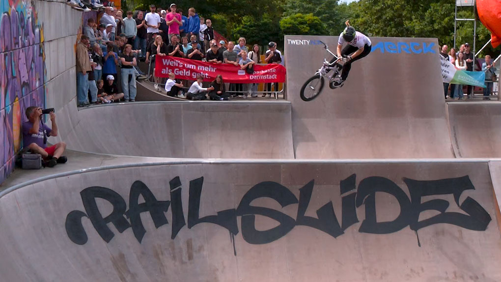 Hier entlang für die besten Runs und die Ergebnisse vom Parkfinale der Damen auf der BMX DM 2025 im Bikepark Darmstadt.