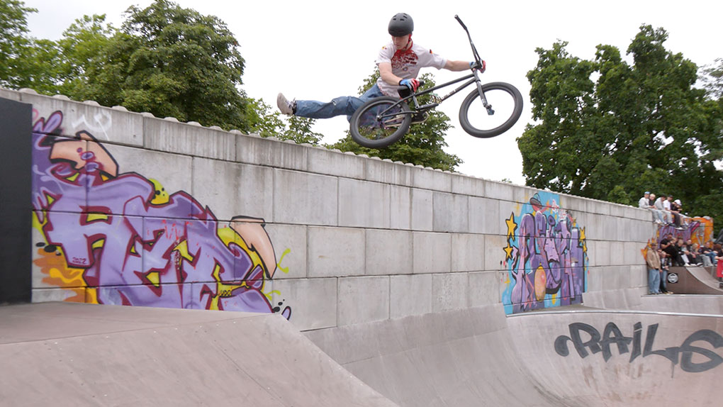 Wir haben alle Finalläufe der Jugend-, Junior- und Amateurklassen bei der BMX Freestyle Park DM 2025 im Bikepark Darmstadt für euch.