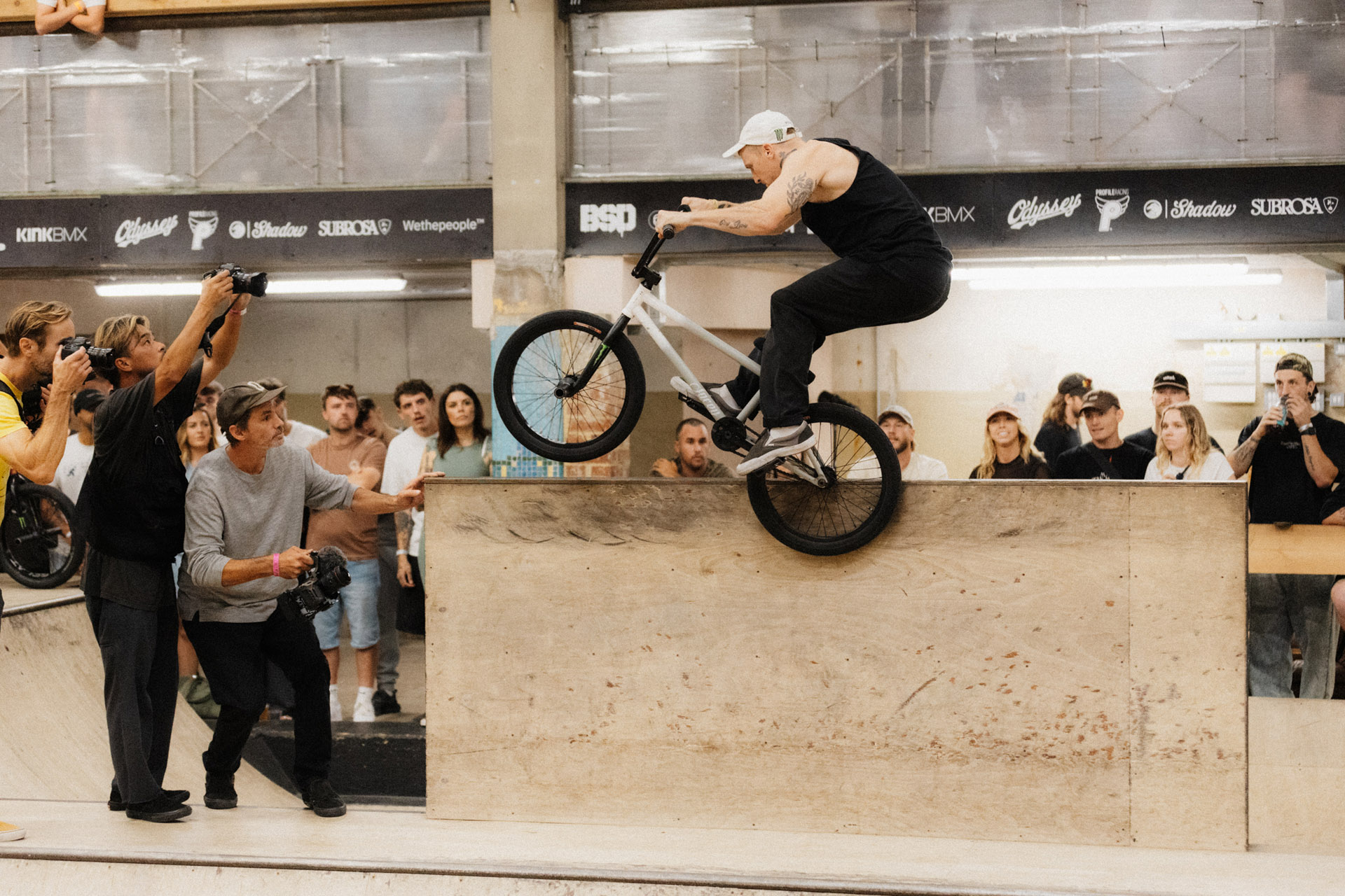 Dan Lacey sprang spontan für einen verletzten Fahrer ein – und das, obwohl er gerade erst wenige Tage zuvor von einer langen Verletzung einigermaßen genesen war. Ice 270 von dem Hastingslocal