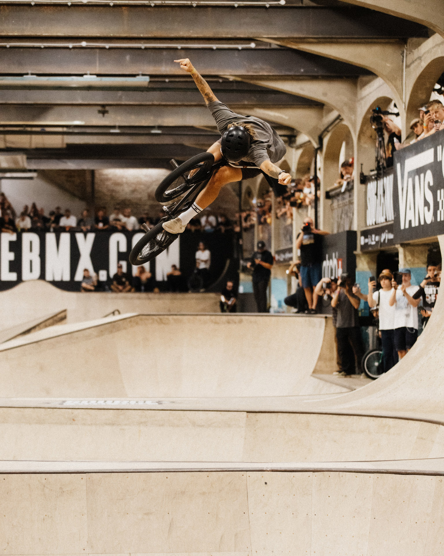 Jason Watts mit einer Hommage an den Hastingslocal Fids (RIP)